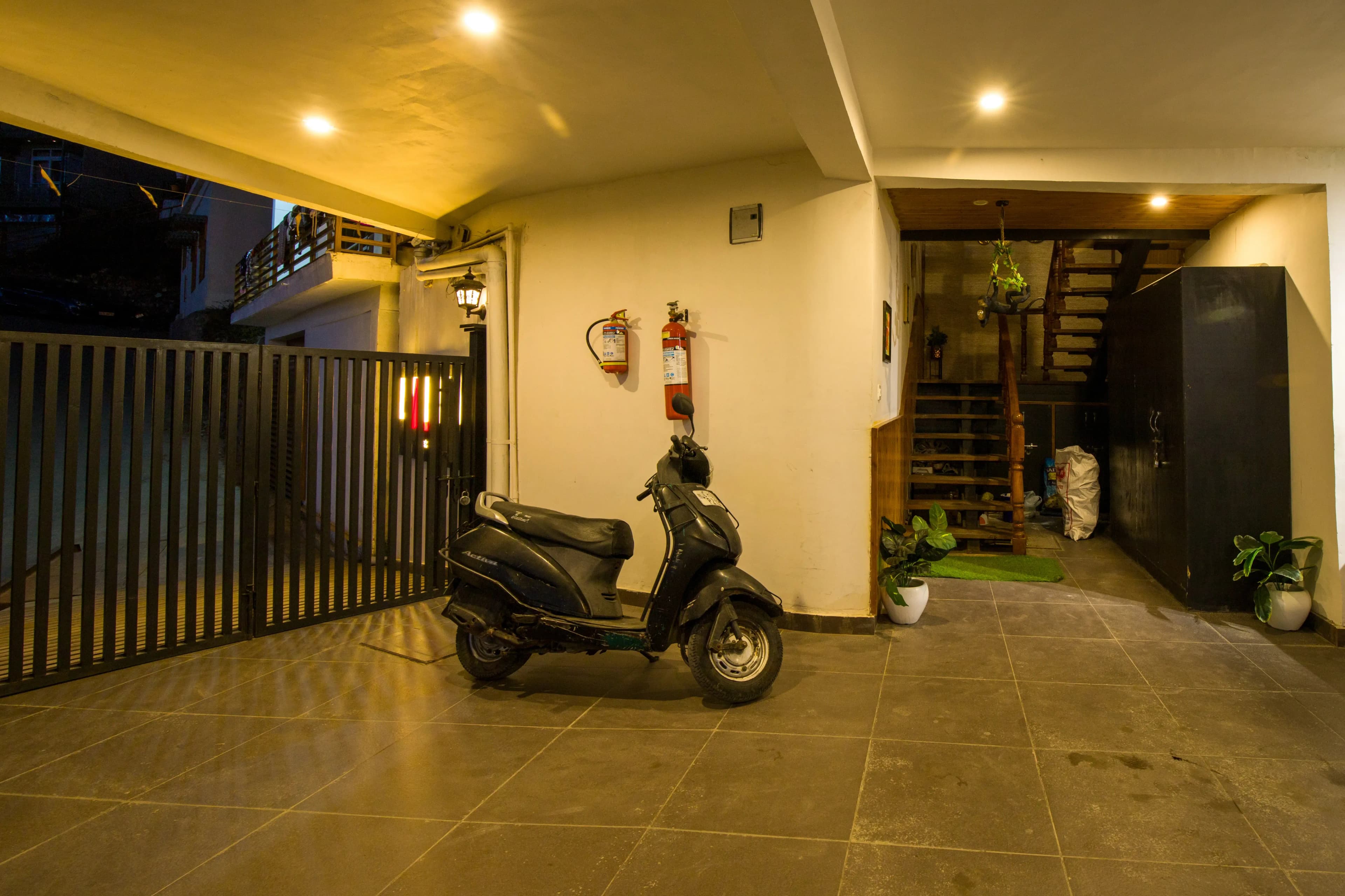 Evara | 2-BHK Pet-friendly Hideaway With Balcony, Fireplace & Views - Image 29