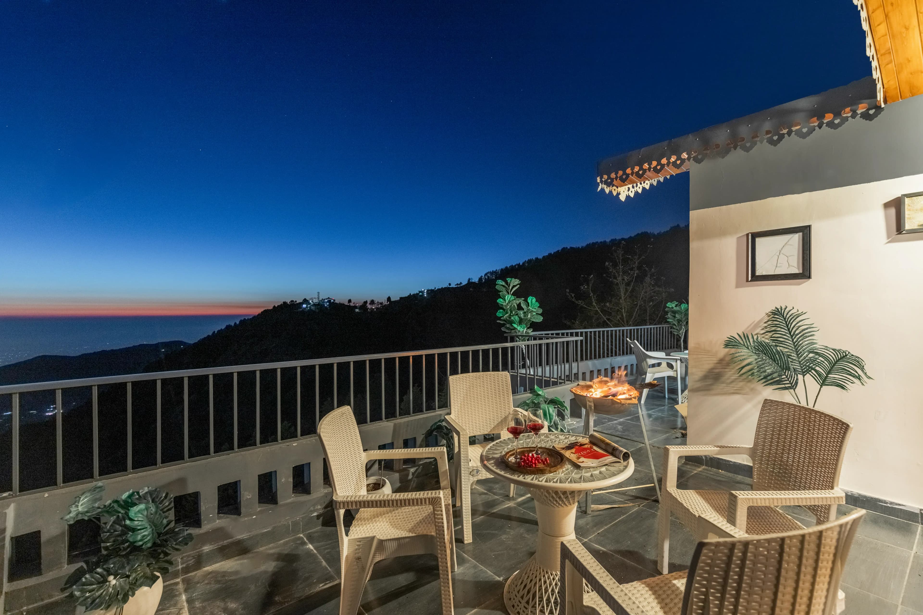 Evara | 2-BHK Pet-friendly Hideaway With Balcony, Fireplace & Views - Image 1