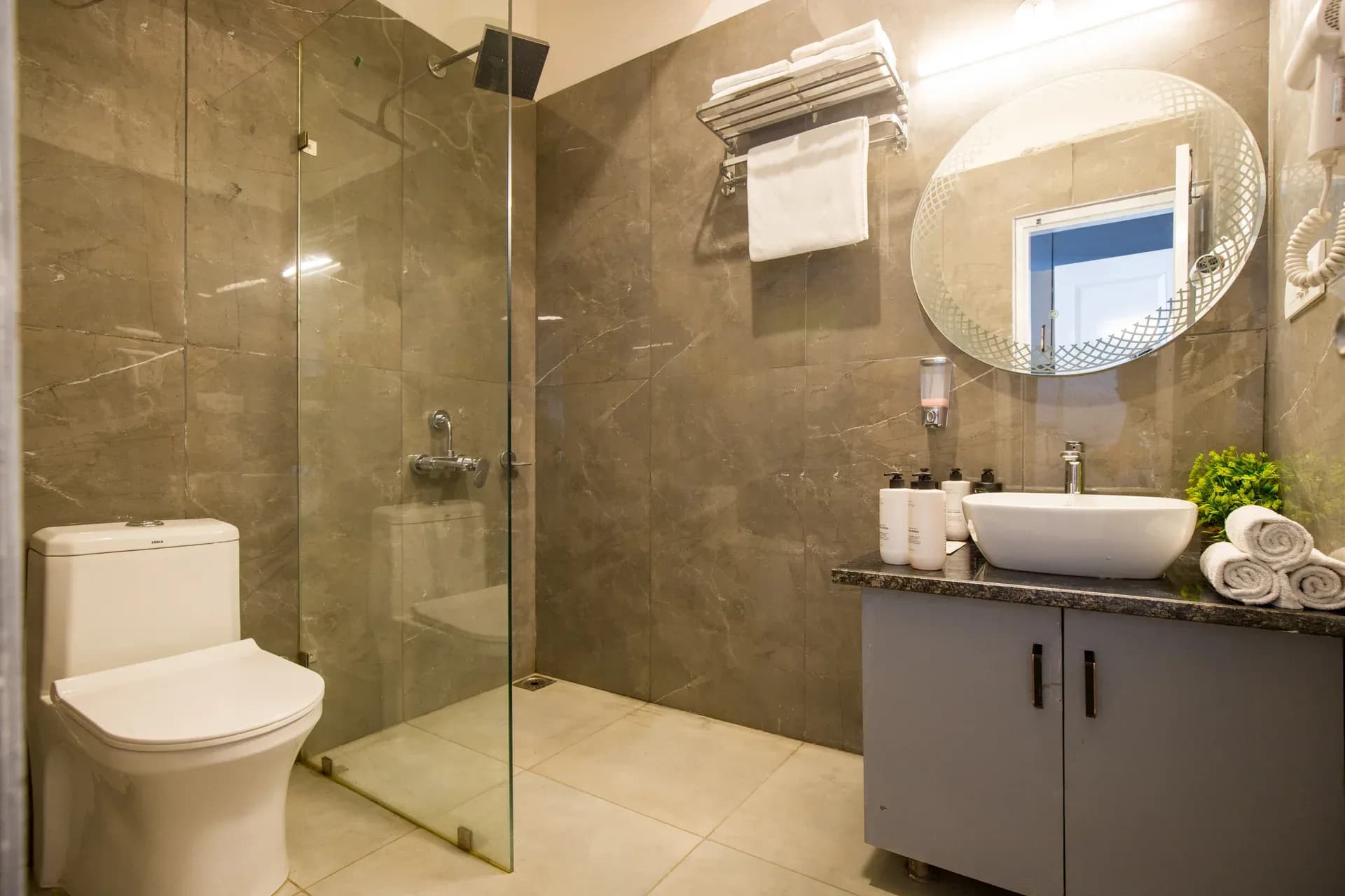 Evara | Serene Pet-friendly 4-BHK Hill Retreat W/ Balcony, Fireplace & Scenic Views - Image 28