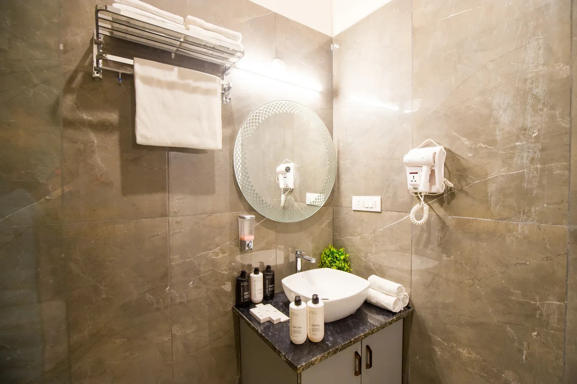 Evara | Serene Pet-friendly 4-BHK Hill Retreat W/ Balcony, Fireplace & Scenic Views - Image 33