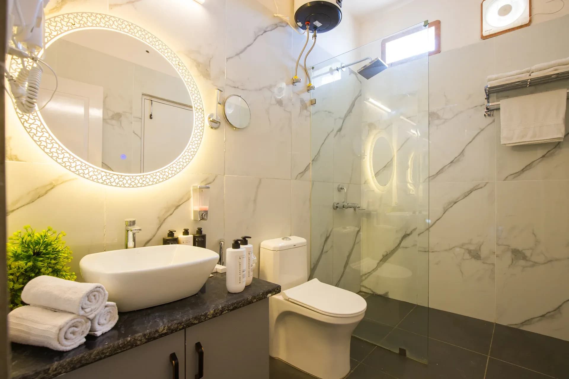Evara | Serene Pet-friendly 4-BHK Hill Retreat W/ Balcony, Fireplace & Scenic Views - Image 24