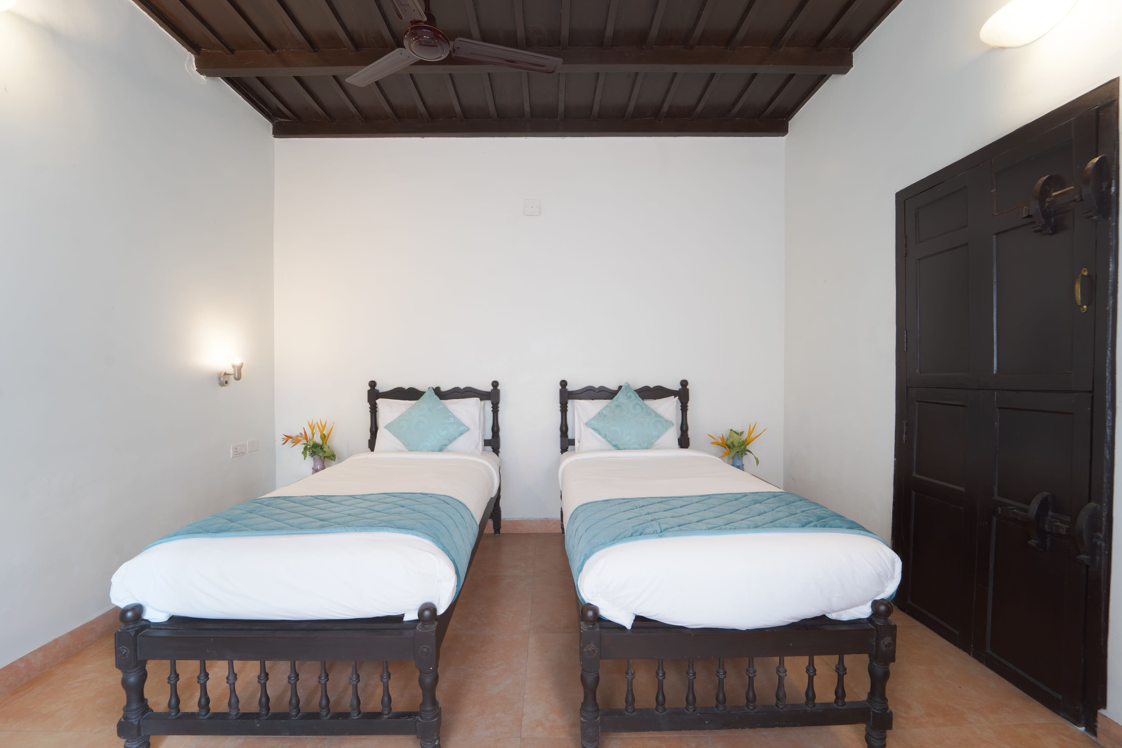 Vembanad House | Lakeside Heritage 4-Bedroom Retreat with Garden & Outdoor Sitting Area - Image 14