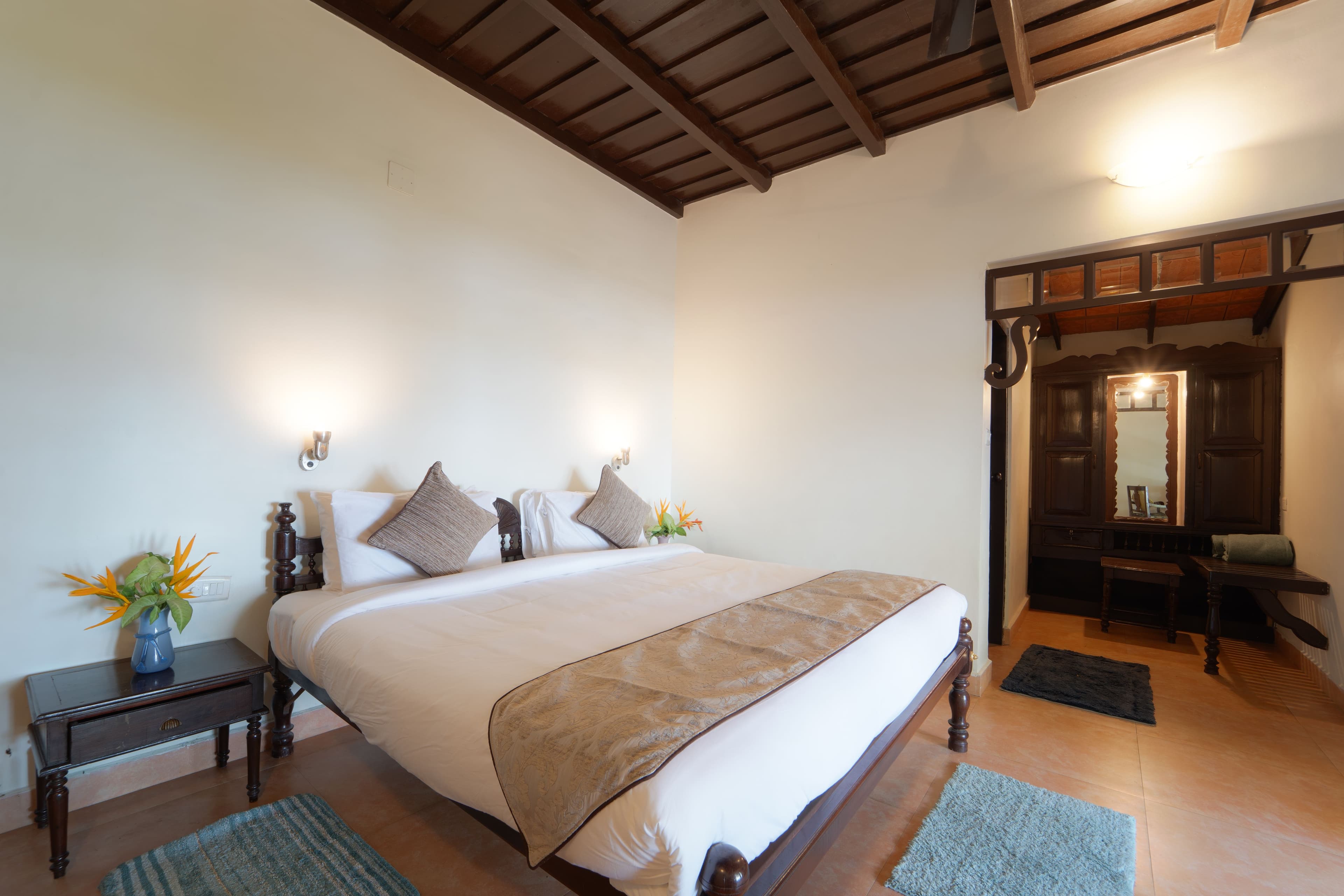 Vembanad House | Lakeside Heritage 4-Bedroom Retreat with Garden & Outdoor Sitting Area - Image 25