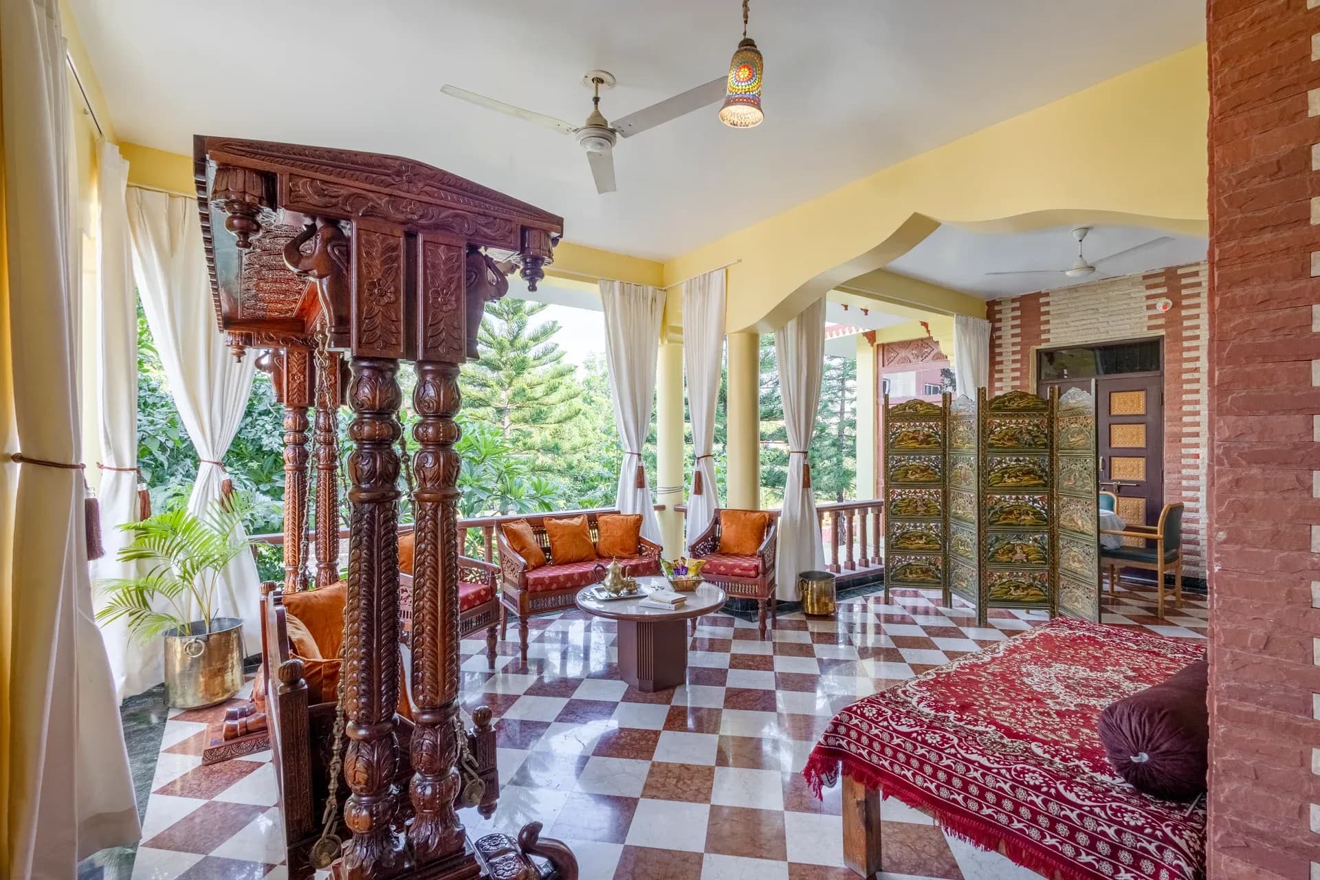 Abhimanyu Mansion Sapphire | 4-BHK Heritage Haveli With Outdoor Dining Area & Garden in City Centre - Image 3