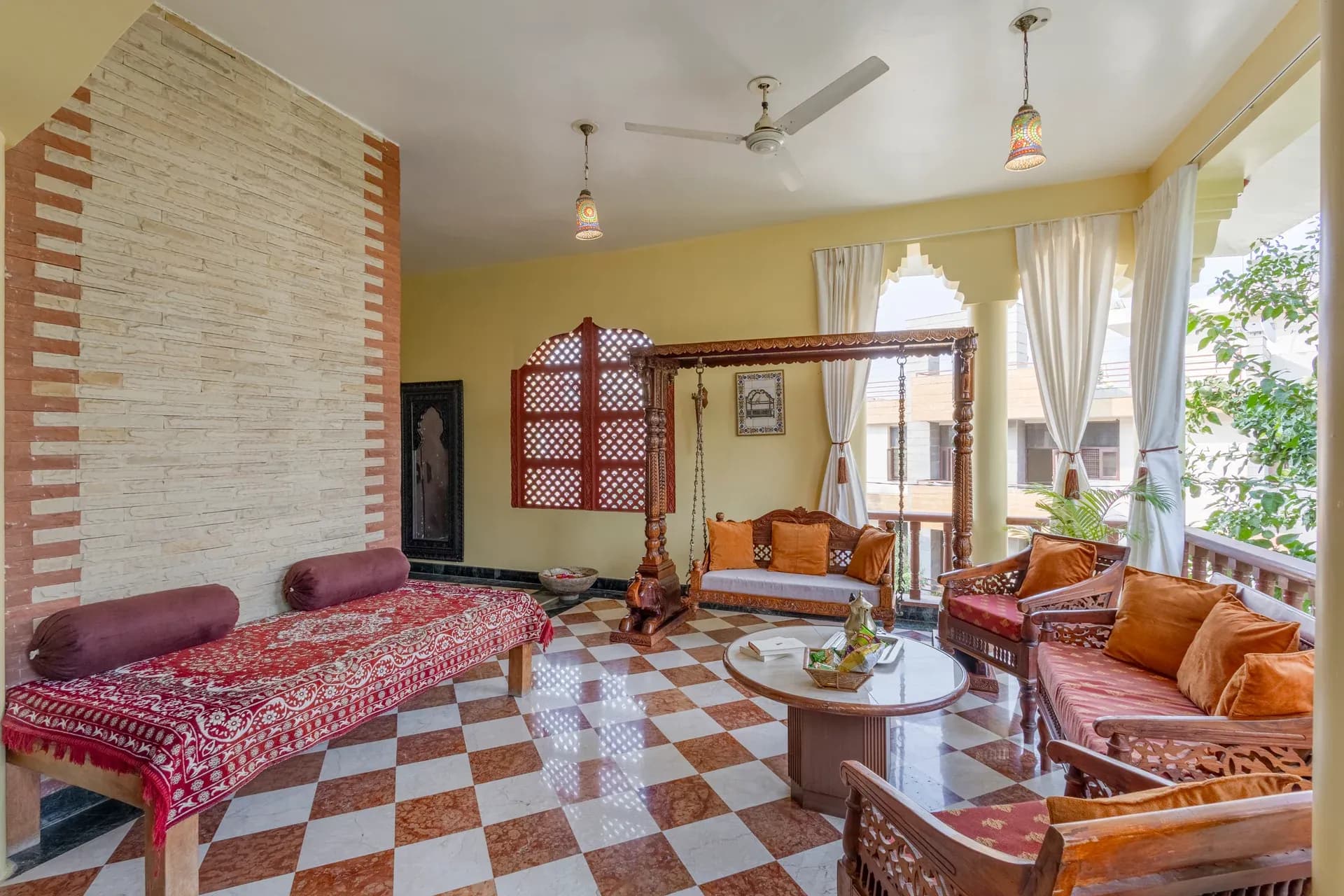 Abhimanyu Mansion Sapphire | 4-BHK Heritage Haveli With Outdoor Dining Area & Garden in City Centre - Image 6