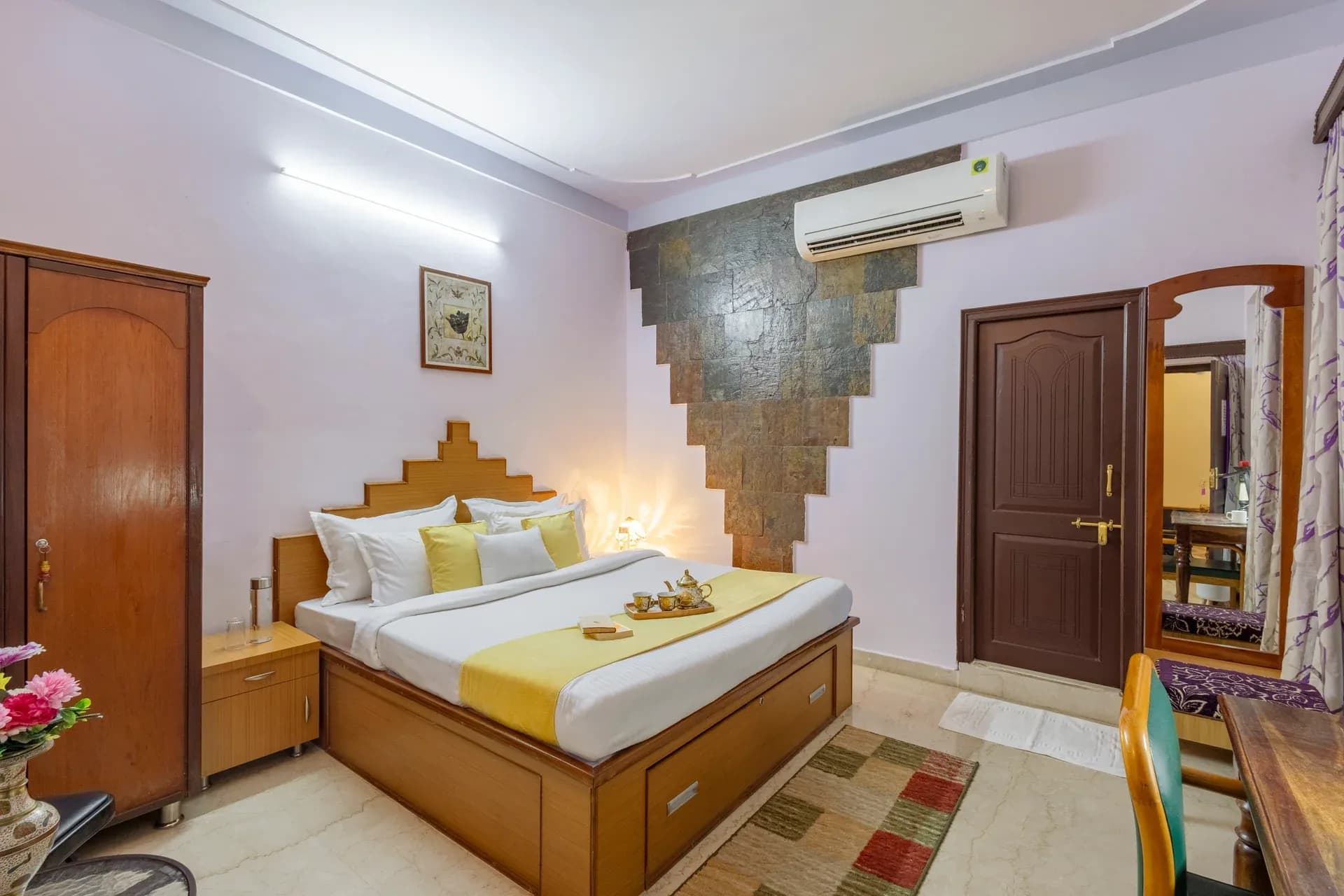 Abhimanyu Mansion Sapphire | 4-BHK Heritage Haveli With Outdoor Dining Area & Garden in City Centre - Image 9