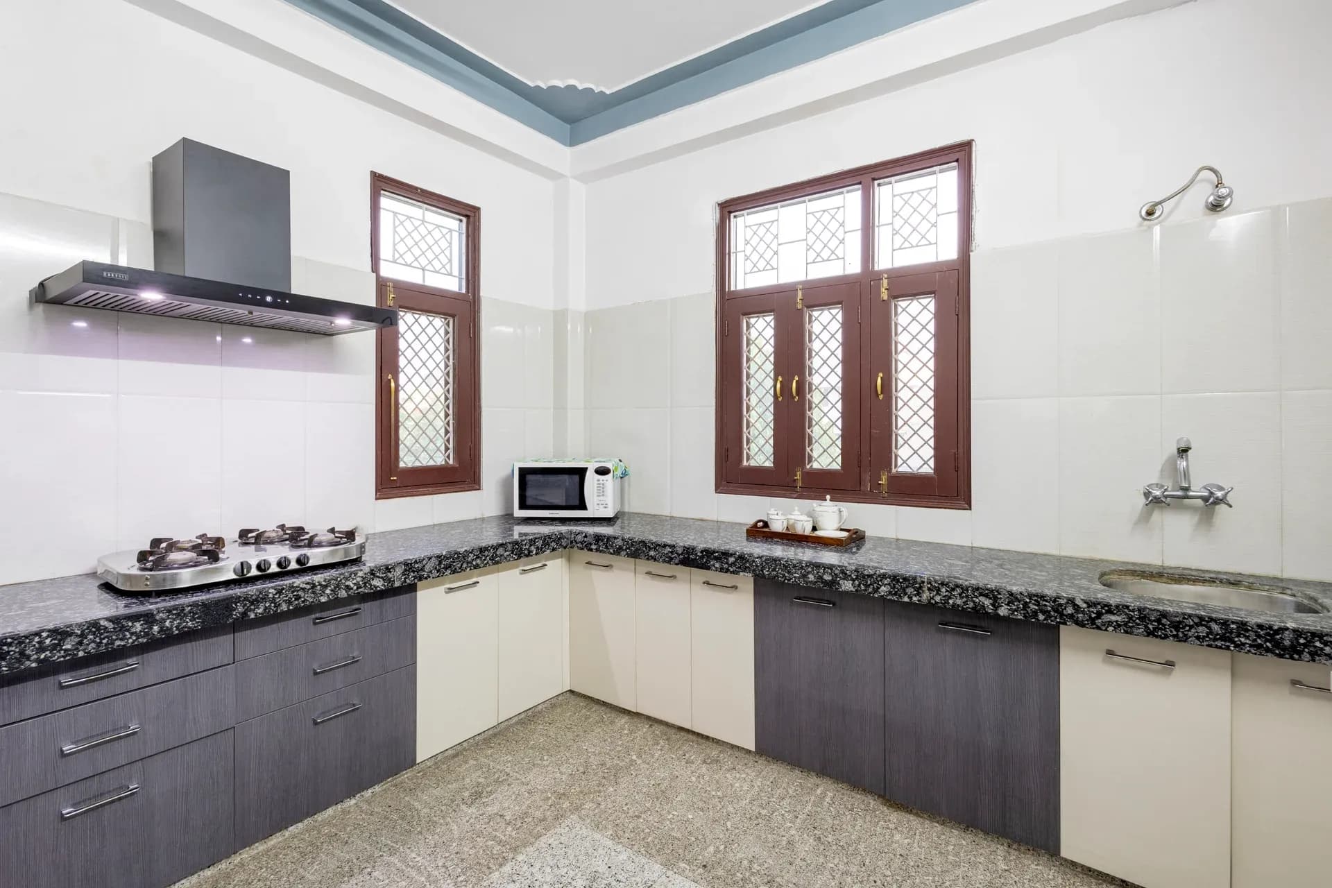Abhimanyu Mansion Sapphire | 4-BHK Heritage Haveli With Outdoor Dining Area & Garden in City Centre - Image 33