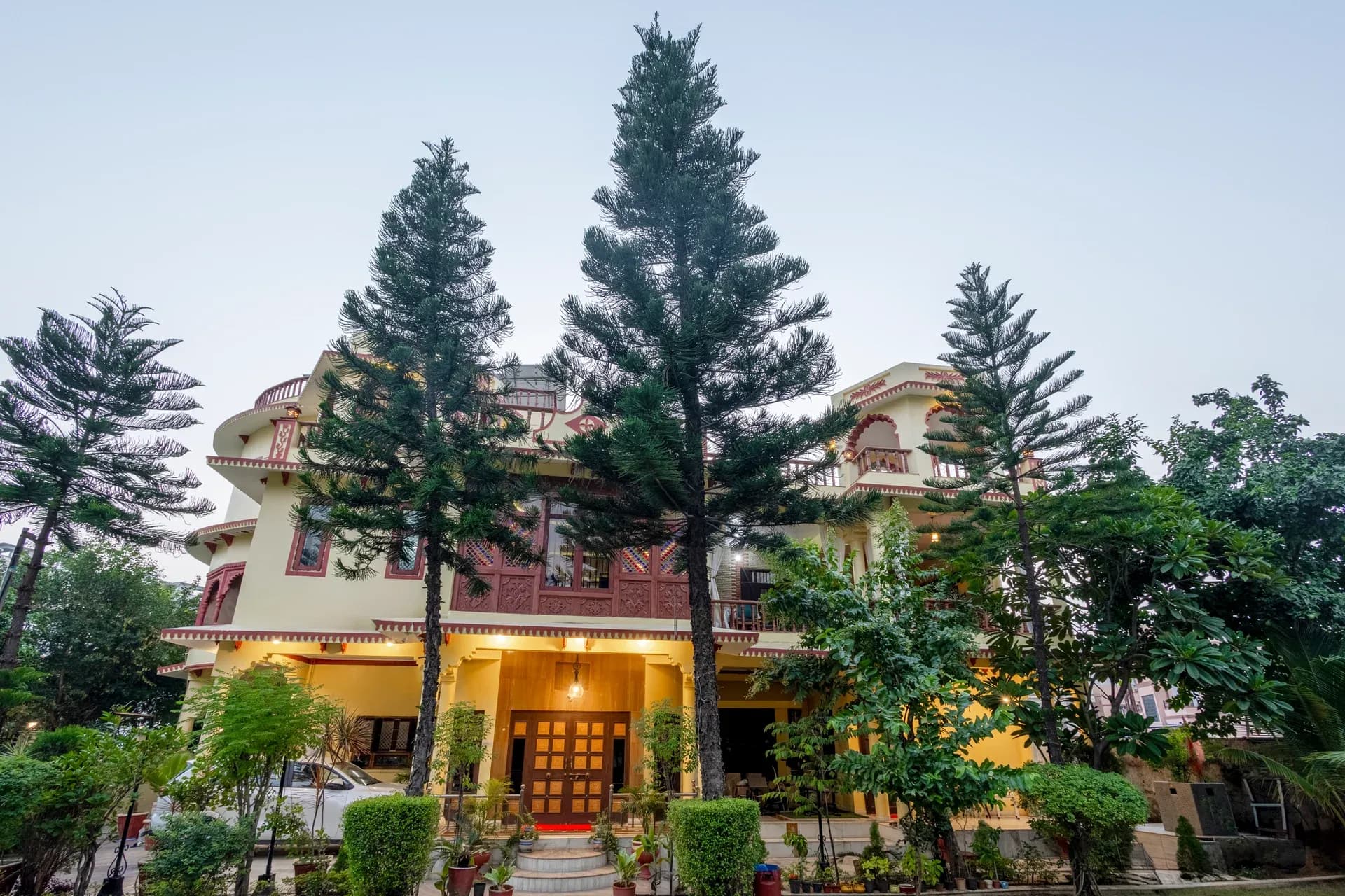 Abhimanyu Mansion Sapphire | 4-BHK Heritage Haveli With Outdoor Dining Area & Garden in City Centre - Image 13