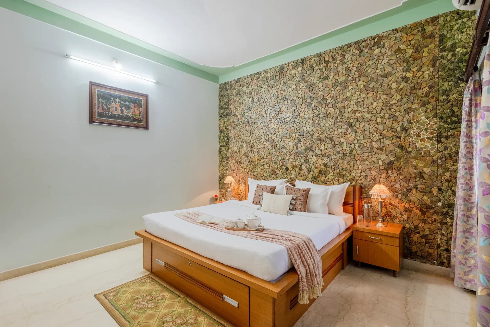 Abhimanyu Mansion Sapphire | 4-BHK Heritage Haveli With Outdoor Dining Area & Garden in City Centre - Image 15