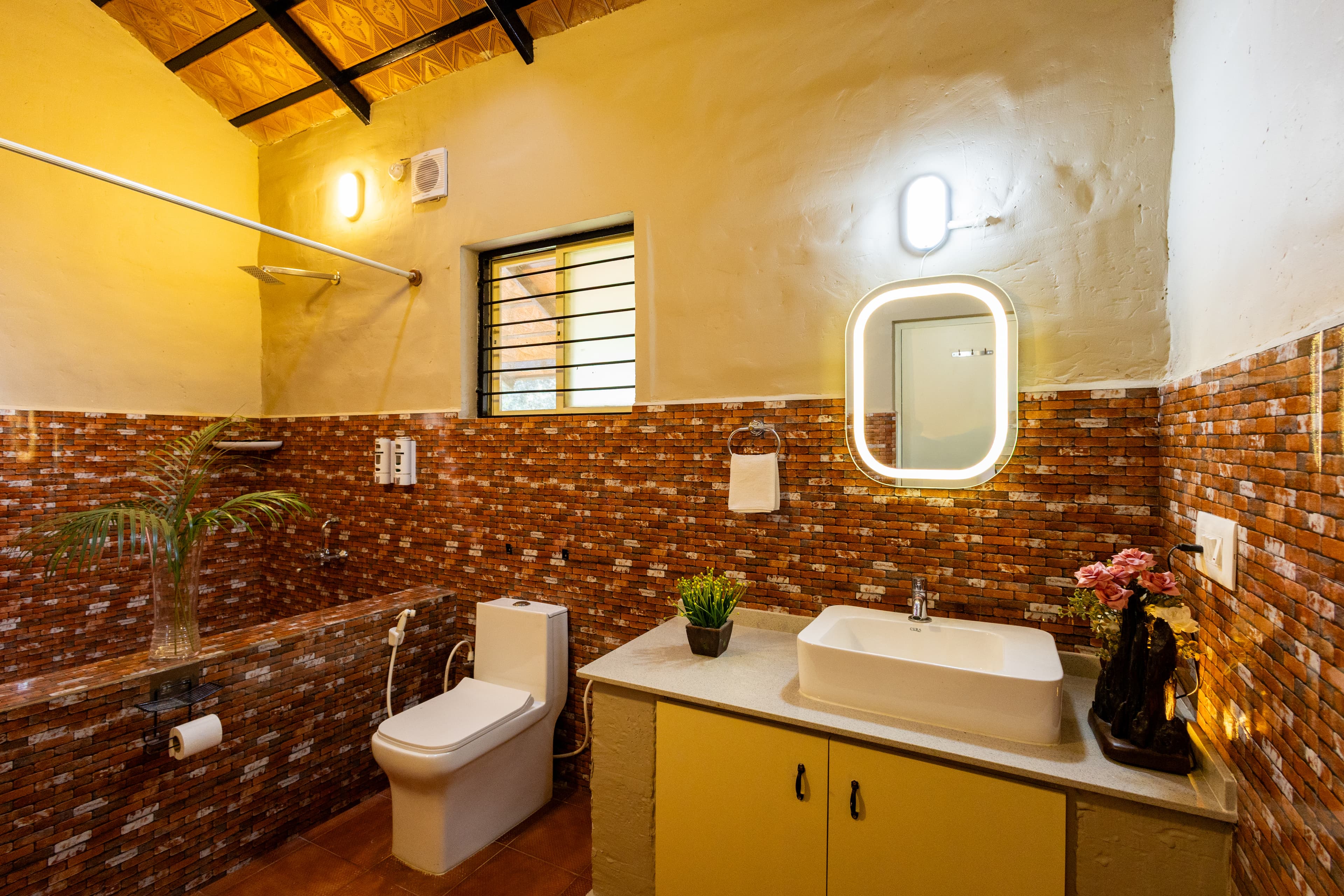 Twisted Tree | 1- Room Suite with Shared Pool & Restaurant - Image 15