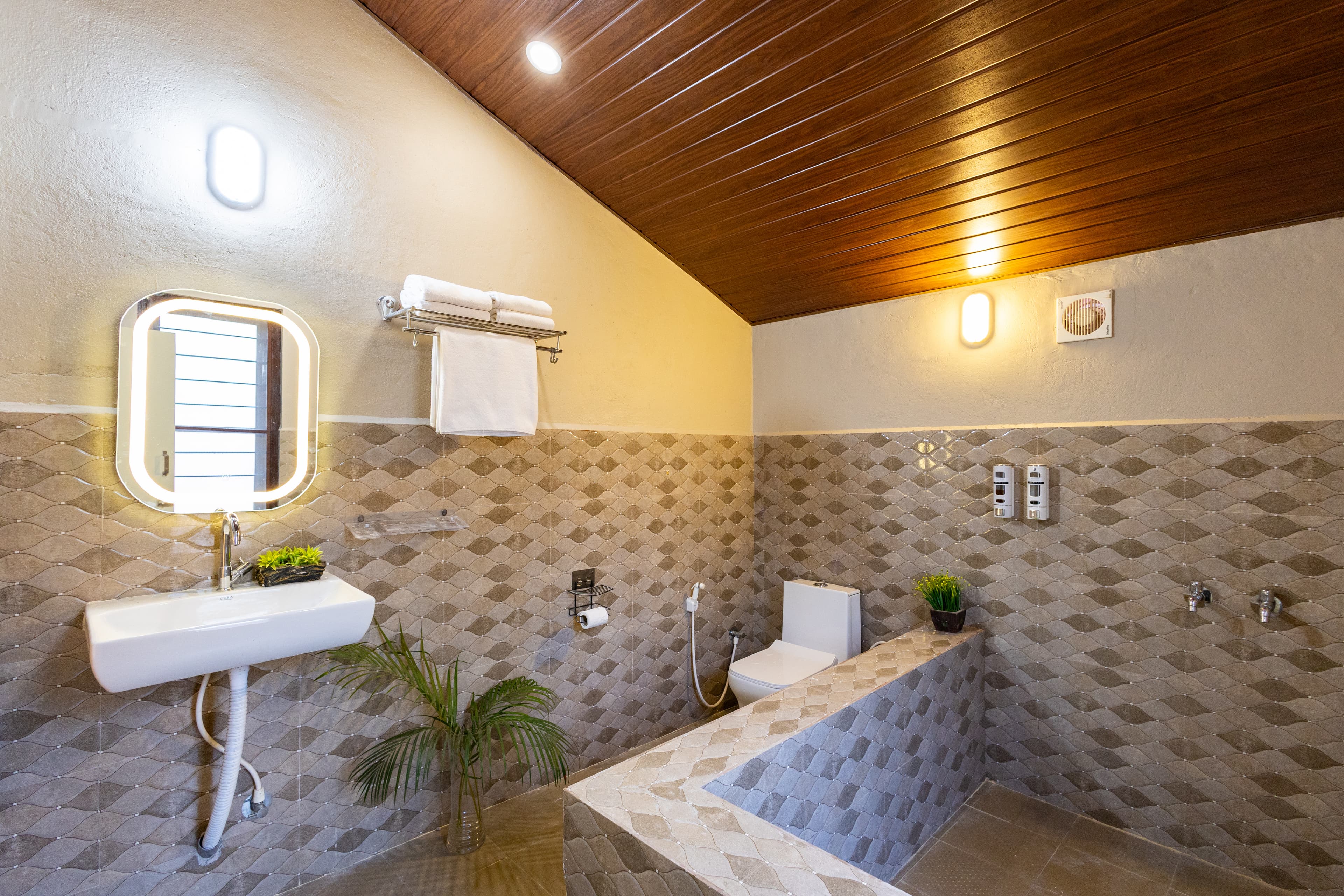 Twisted Tree | 1- Room Suite with Shared Pool & Restaurant - Image 27