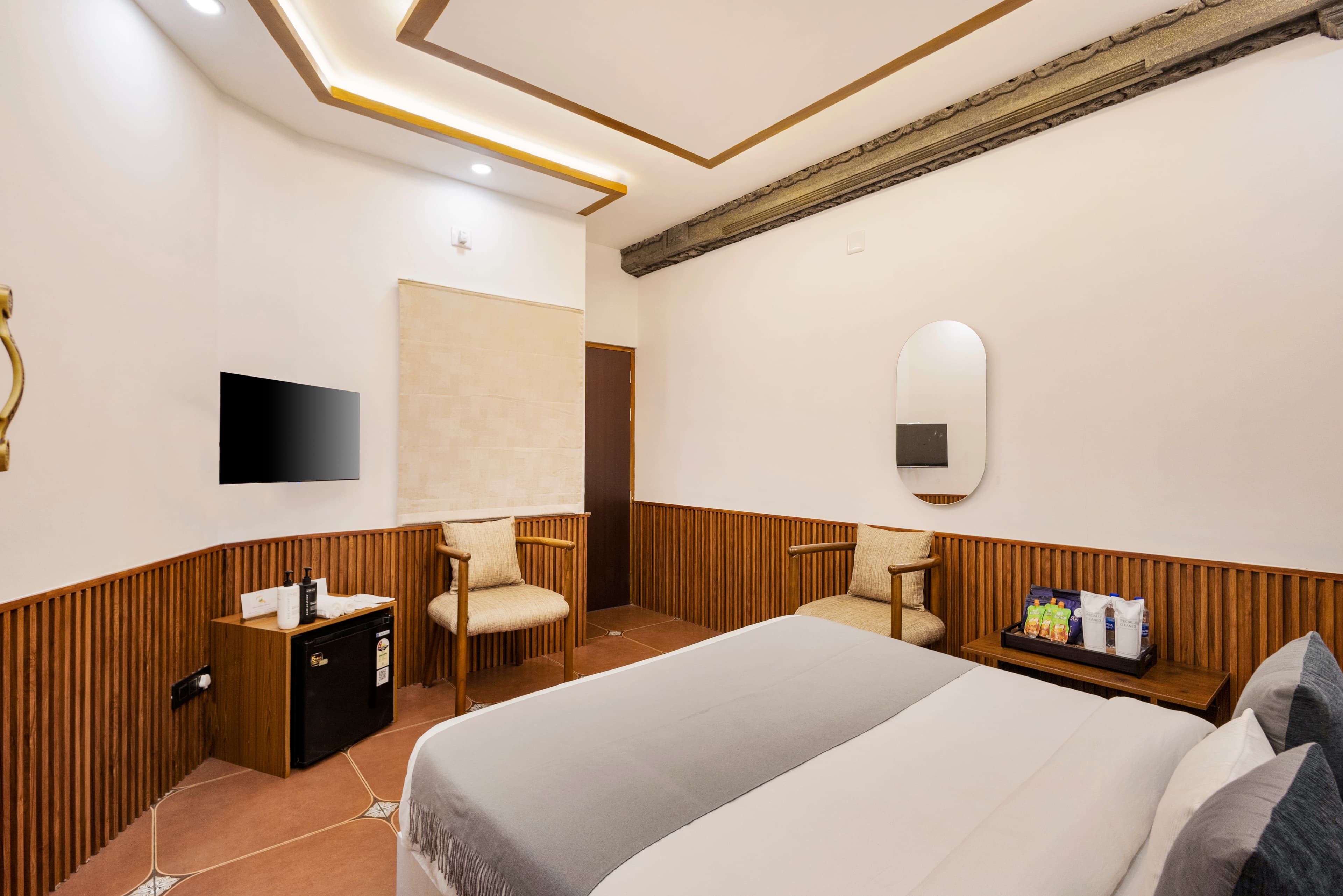 Emmanuel Residency | Deluxe Stay, Close to Metro Station, Lulu Mall & Marine Drive, Kochi - Image 17