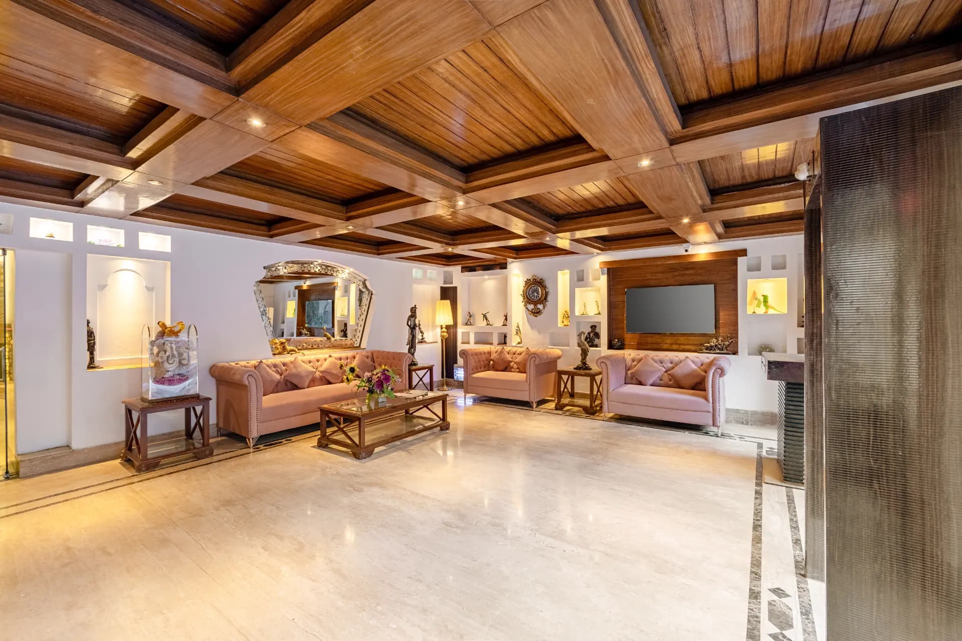 Emperor Palms | Executive | Restaurant | Lift - Image 12