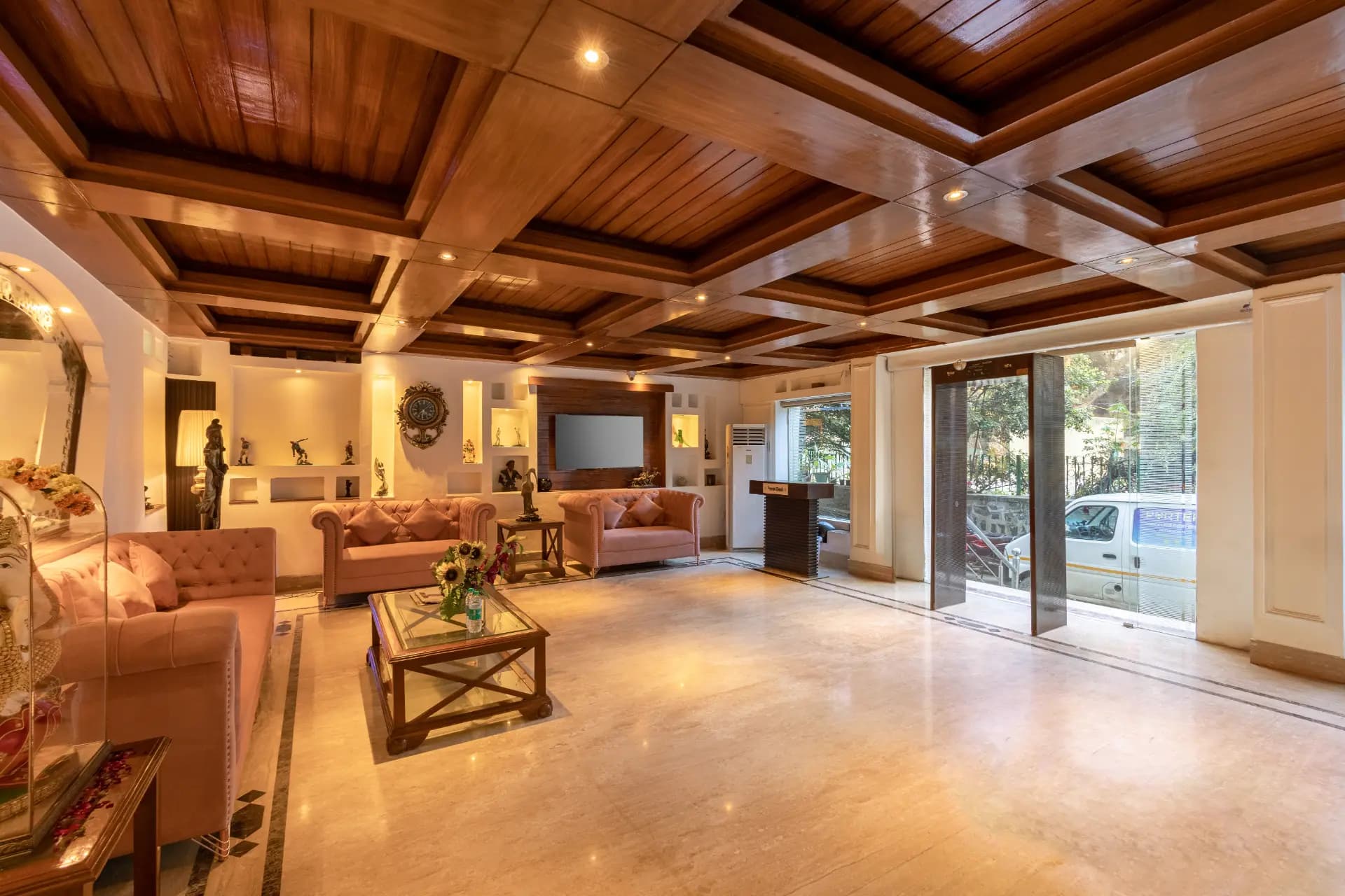 Emperor Palms | Executive | Restaurant | Lift - Image 13
