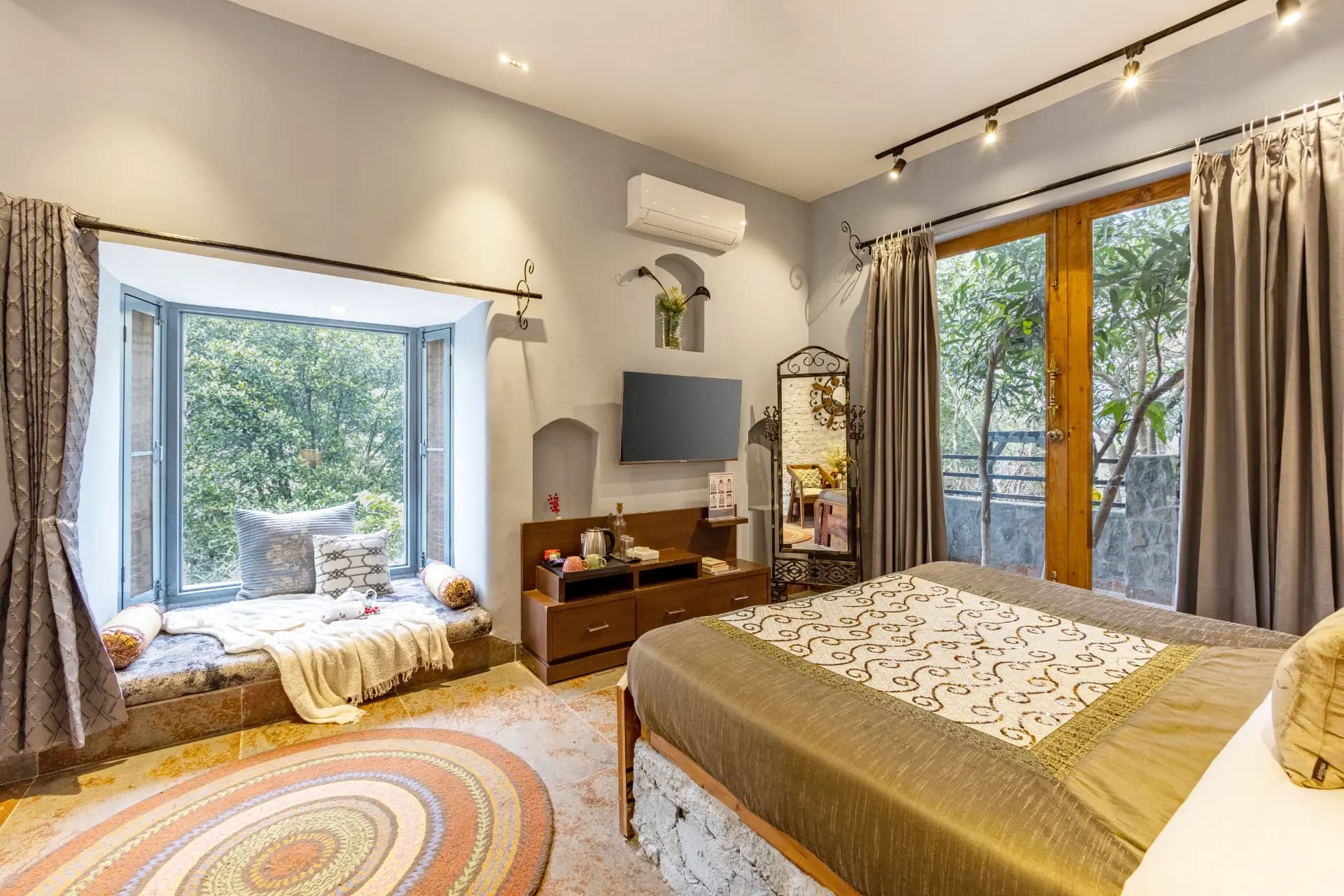 Zephyr Timberhill | Tranquil Hilltop Escape with Pool, Tea House & Dining - Image 33