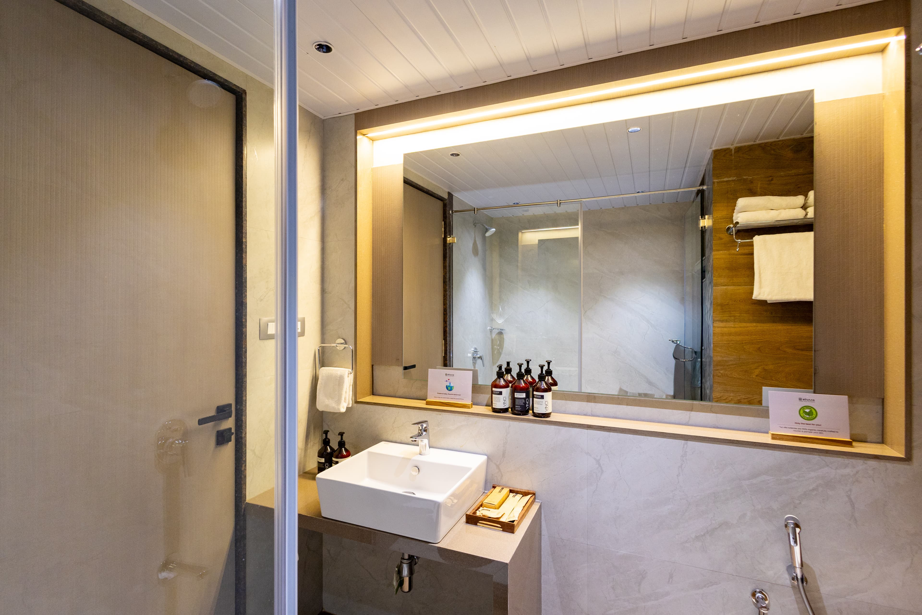 Energise Soul Retreat Premium Room | Pet Friendly 1-Suite With Shared Pool, Banquet Hall & Restro | 15 Mins from Trimbakeshwar Jyotirling Mandir - Image 9