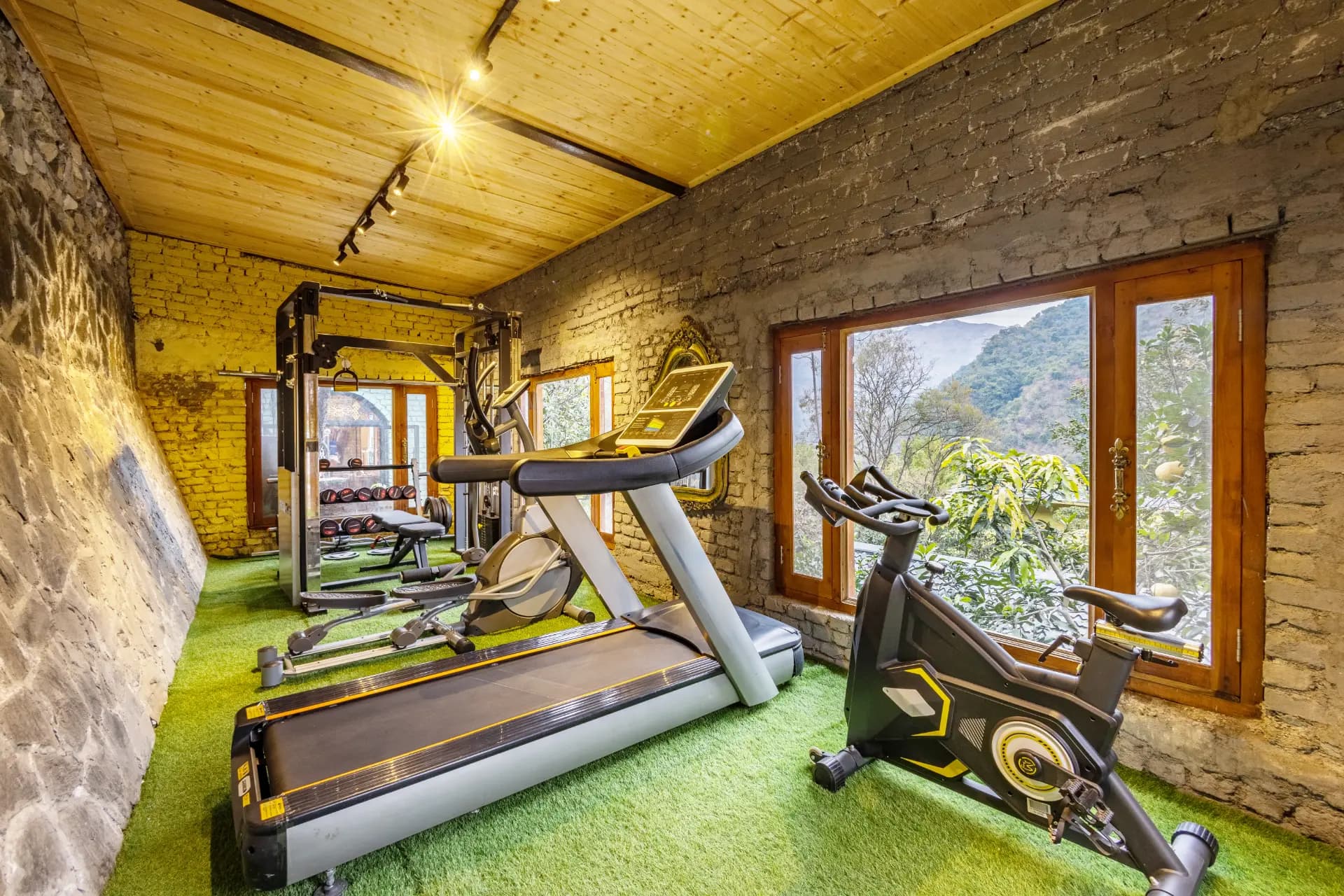 Zephyr Bliss | 1 Premium Room Featuring Shared Pool, Gym & Restaurant With Hill Views - Image 12