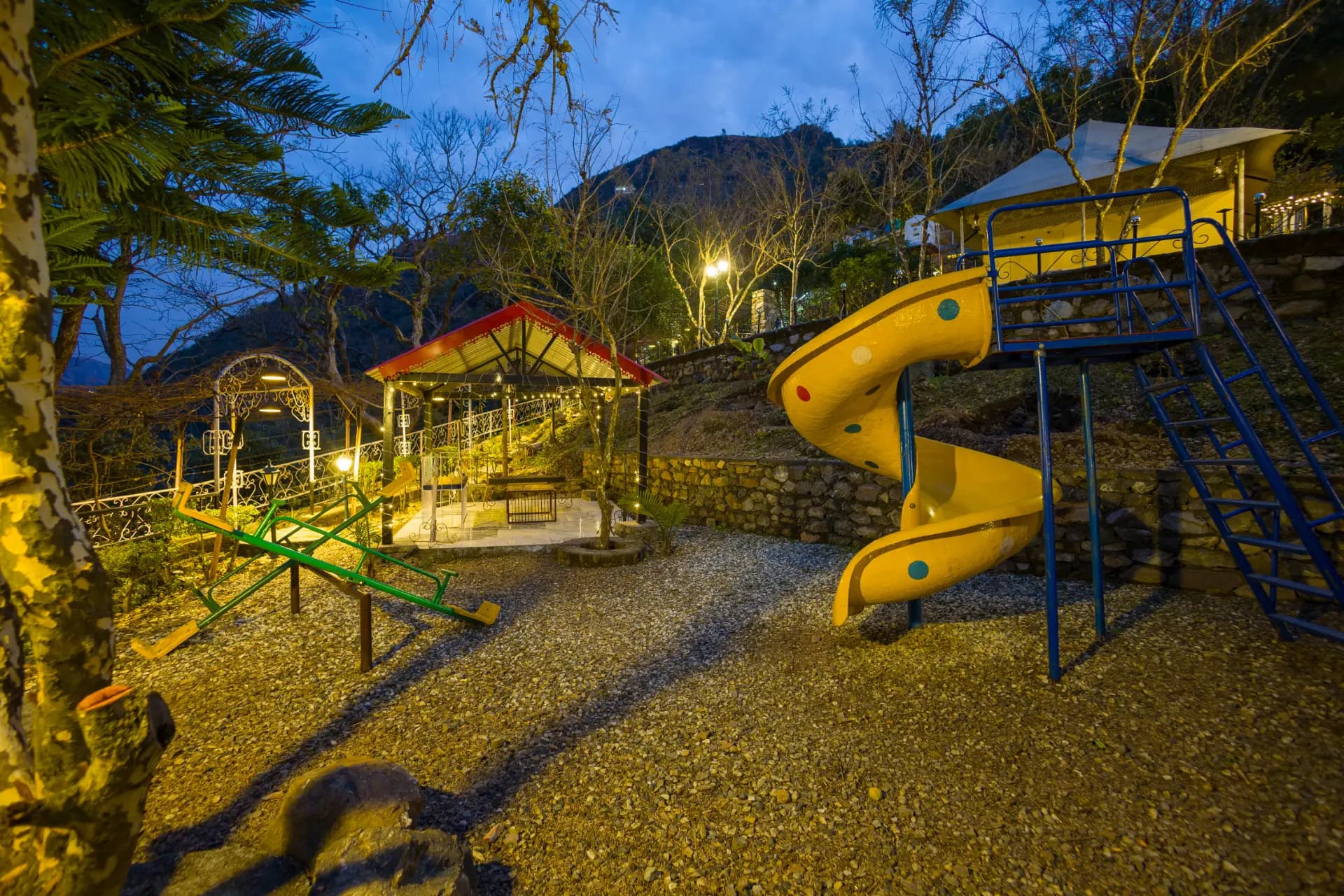 Zephyr Classic Hut | Scenic Hill Getaway With Pool, Gym & Restaurant - Image 18
