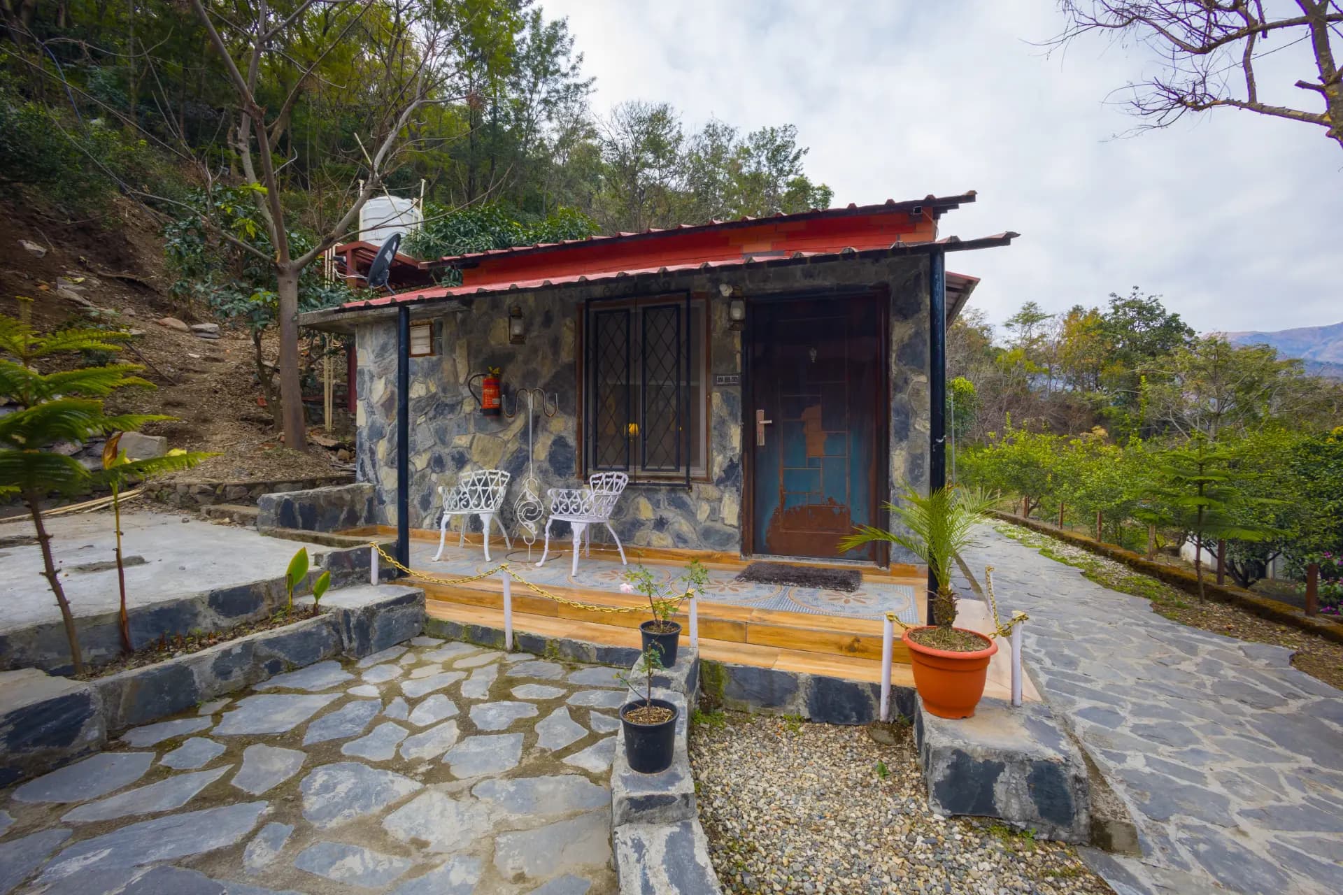 Zephyr Classic Hut | Scenic Hill Getaway With Pool, Gym & Restaurant - Image 13