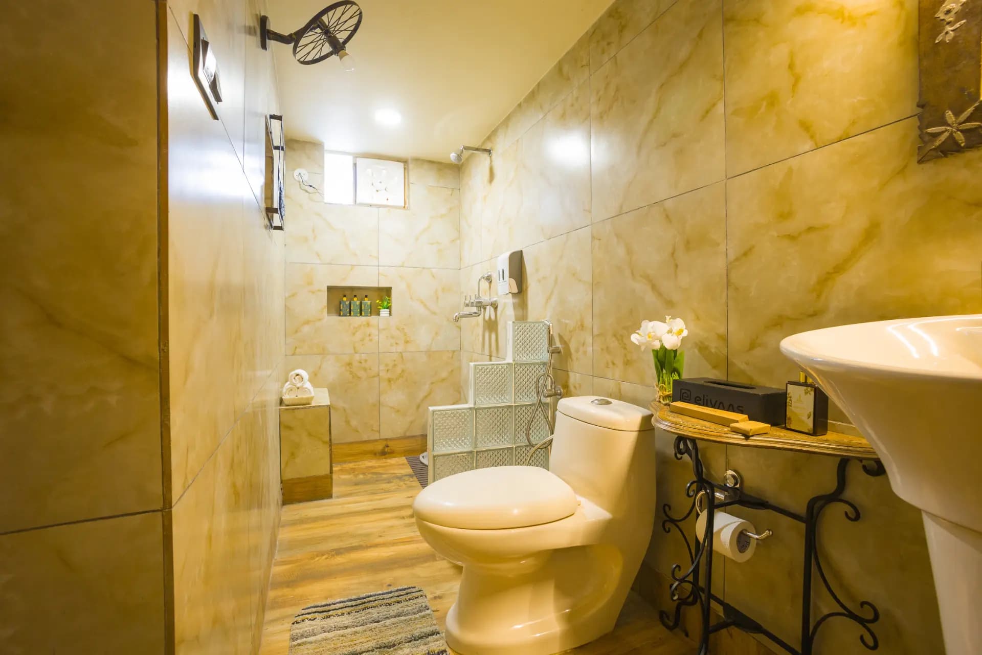 Zephyr Classic Hut | Scenic Hill Getaway With Pool, Gym & Restaurant - Image 34