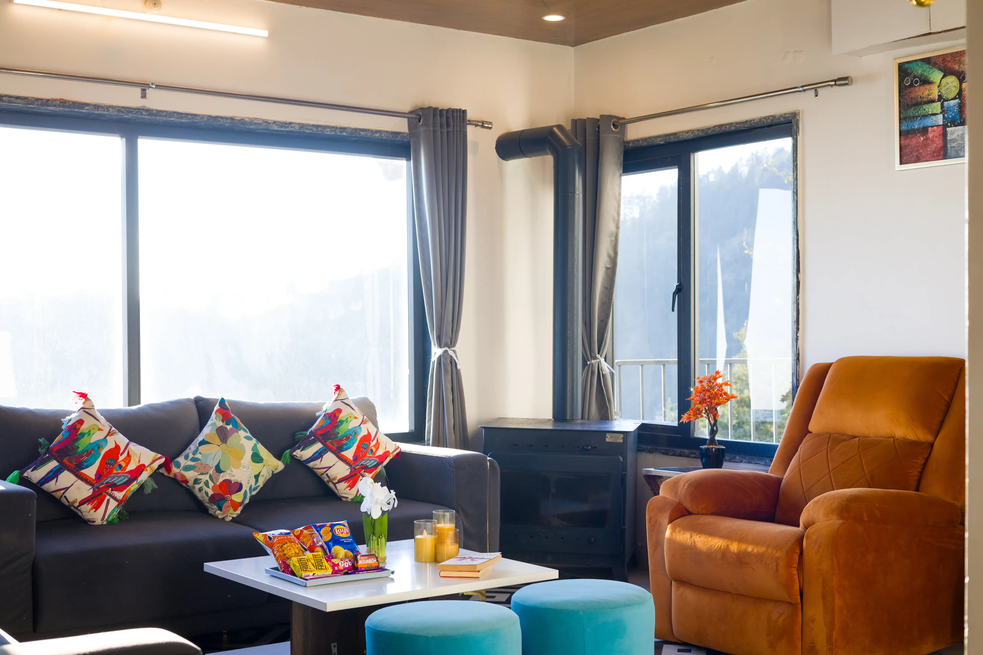 Evara | 2-BHK Pet-friendly Hideaway With Balcony, Fireplace & Views - Image 9