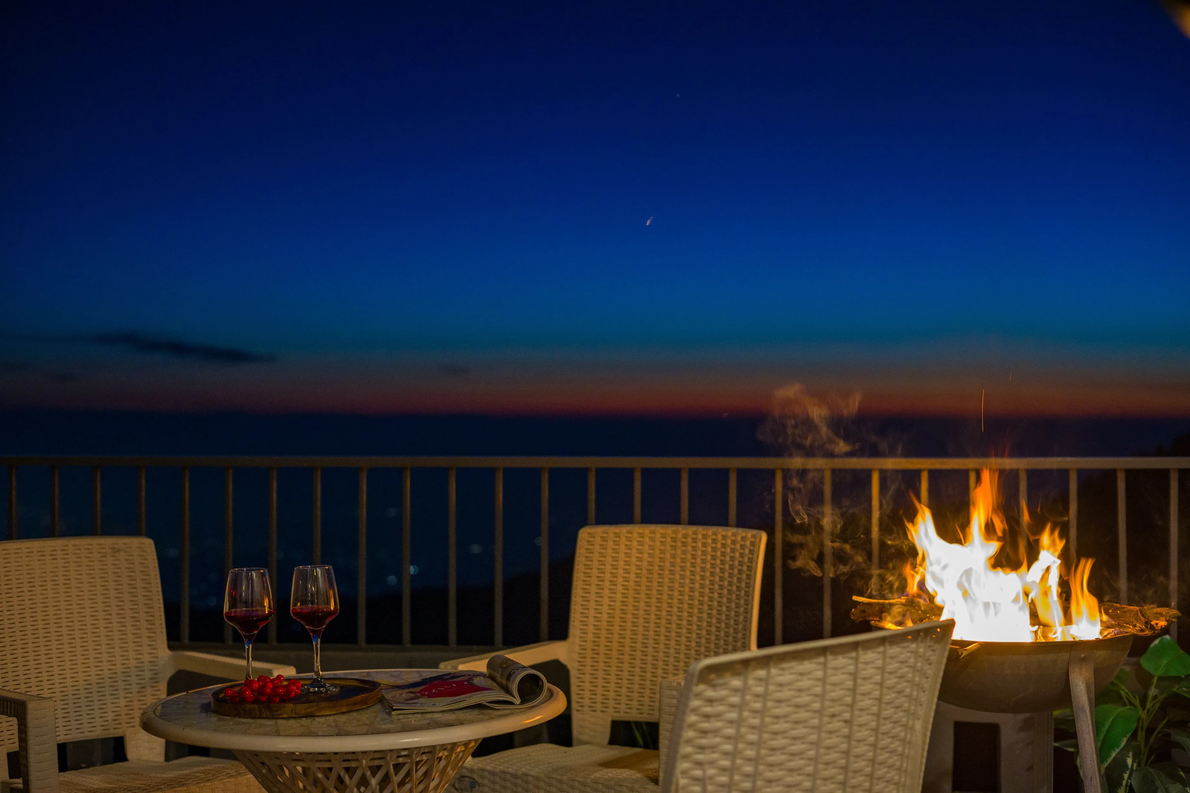 Evara | 2-BHK Pet-friendly Hideaway With Balcony, Fireplace & Views - Image 8