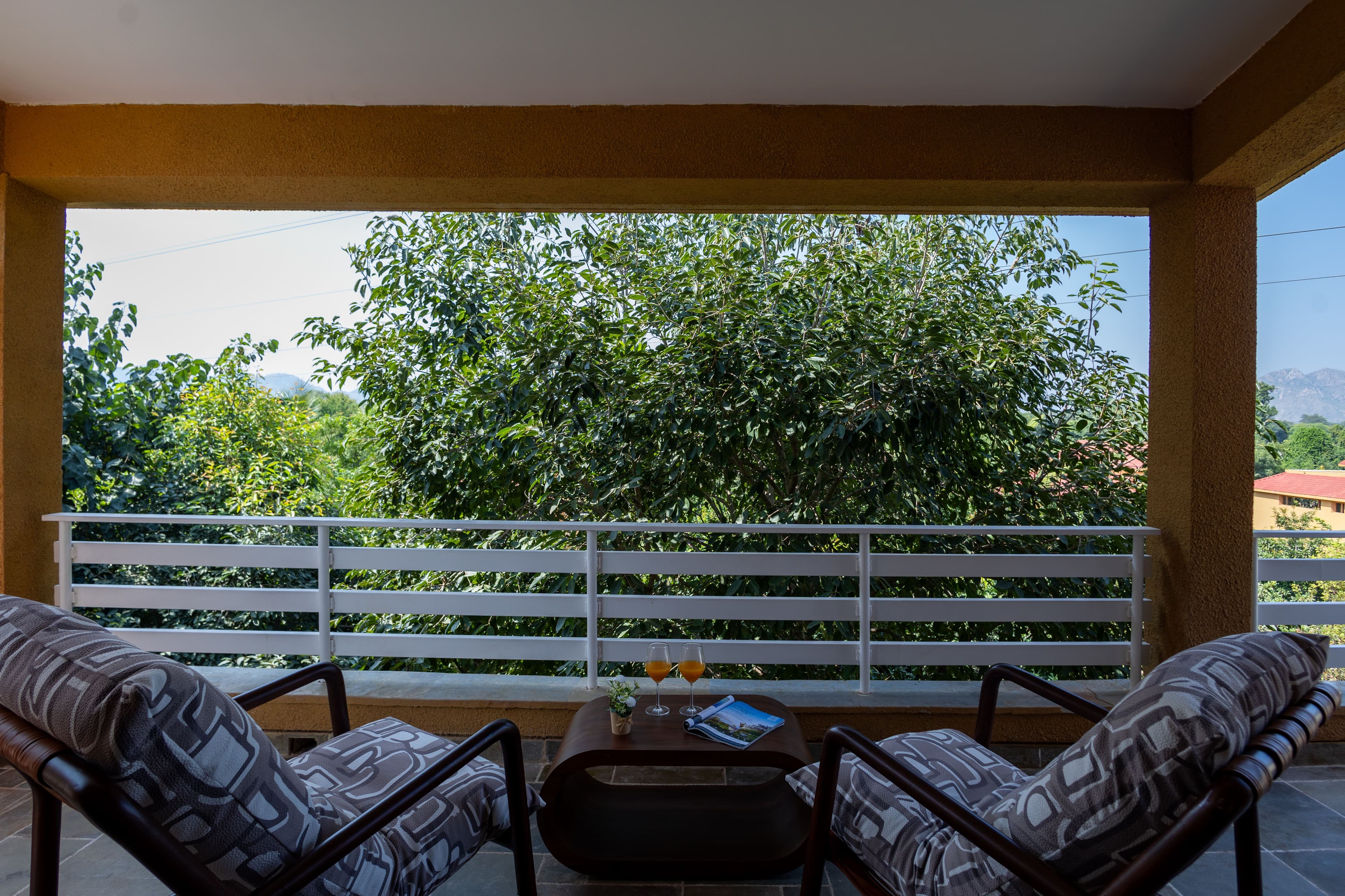 Still River Suites | 1-Room Retreat With a Bathtub, Shared Pool, Garden, Gym, Coffee House, Restro & Scenic Aravali Views - Image 12