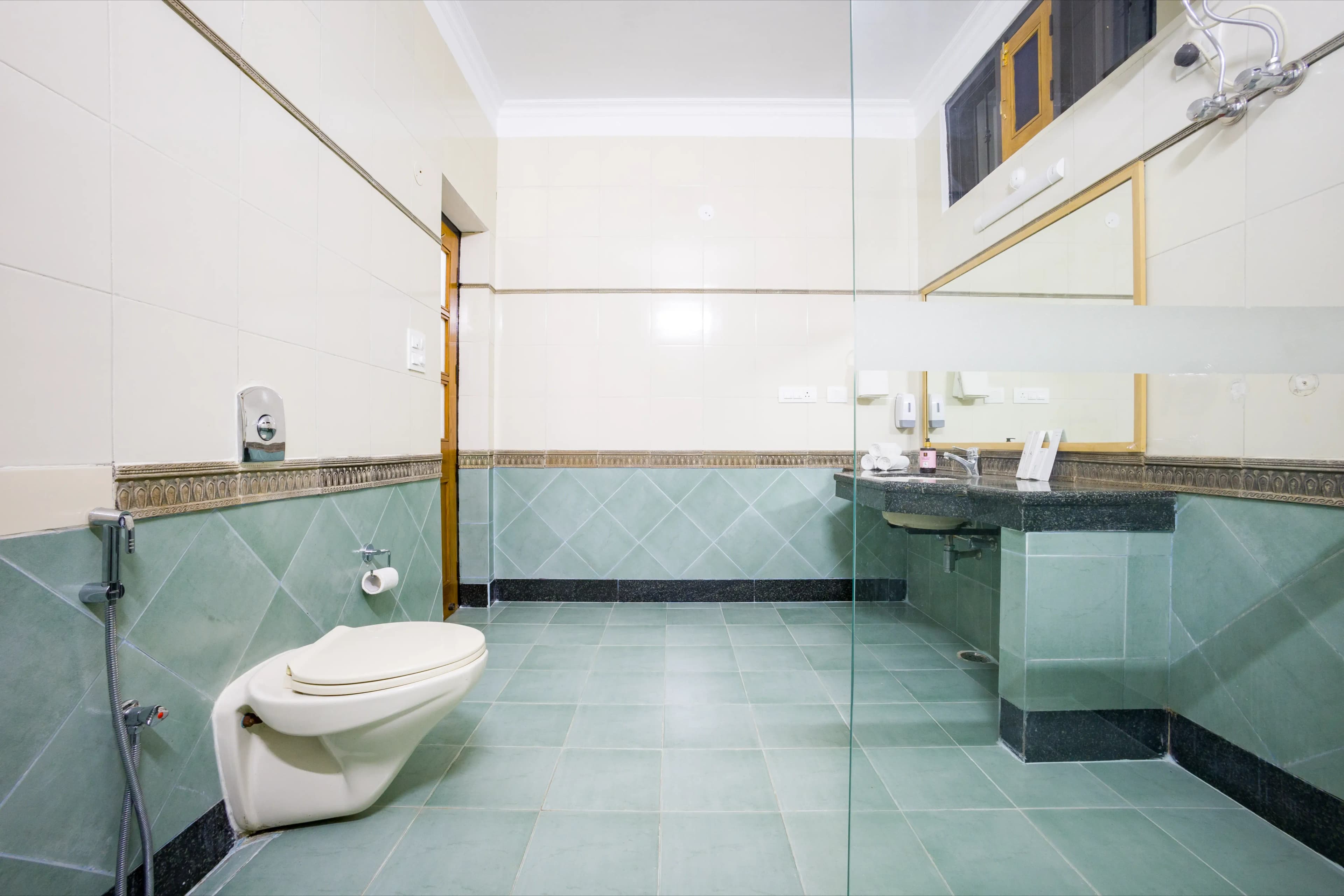 Mehar Villa | 3-BHK Hillside Retreat With Garden & Scenic Views - Image 11