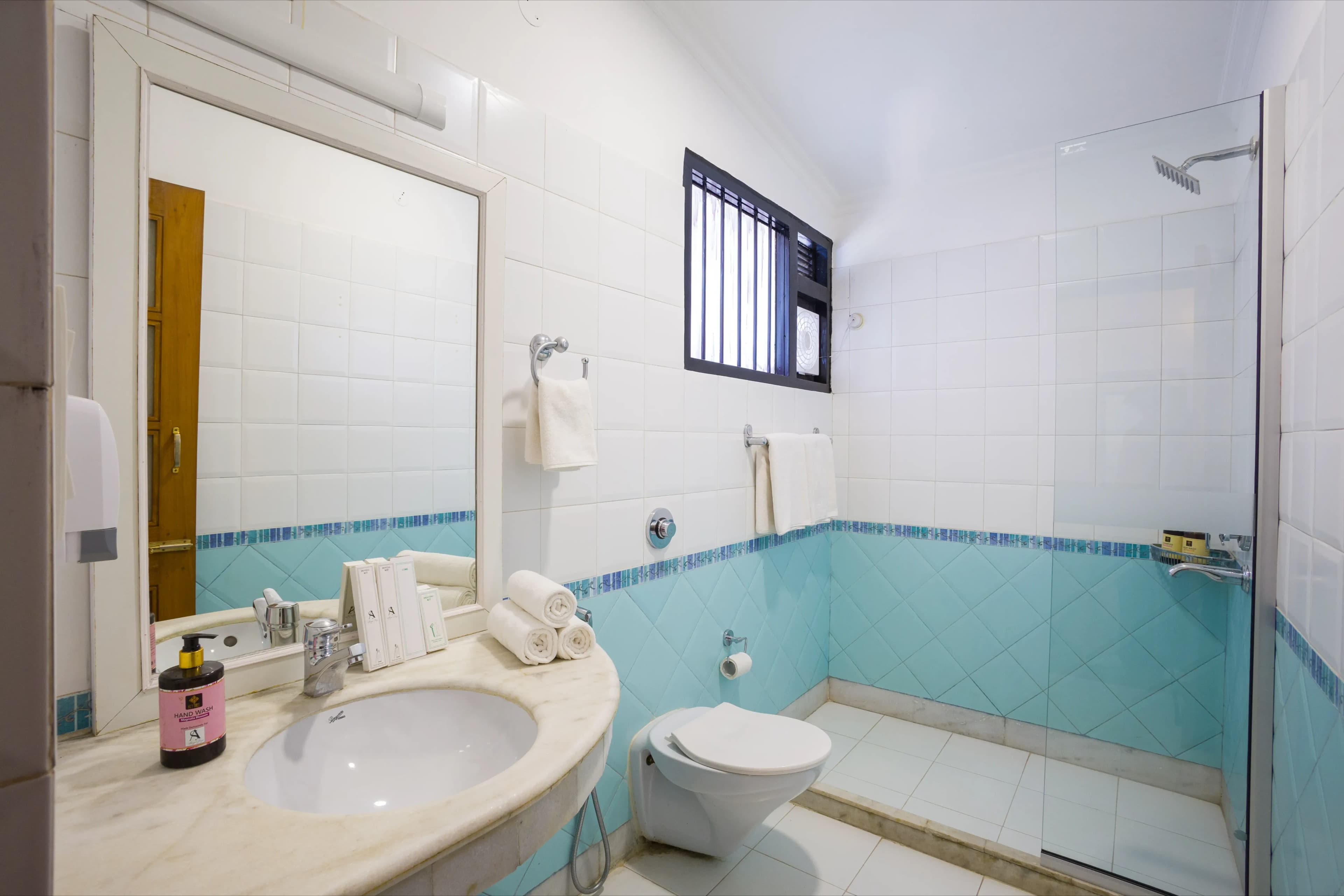 Mehar Villa | 3-BHK Hillside Retreat With Garden & Scenic Views - Image 15
