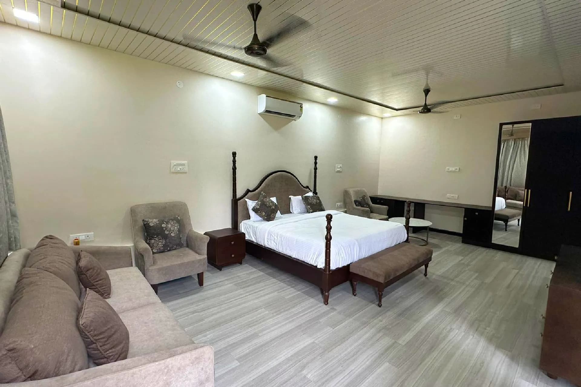  Esh | Charming Pet-friendly 6-BHK Villa With Private Pool & Garden - Image 20
