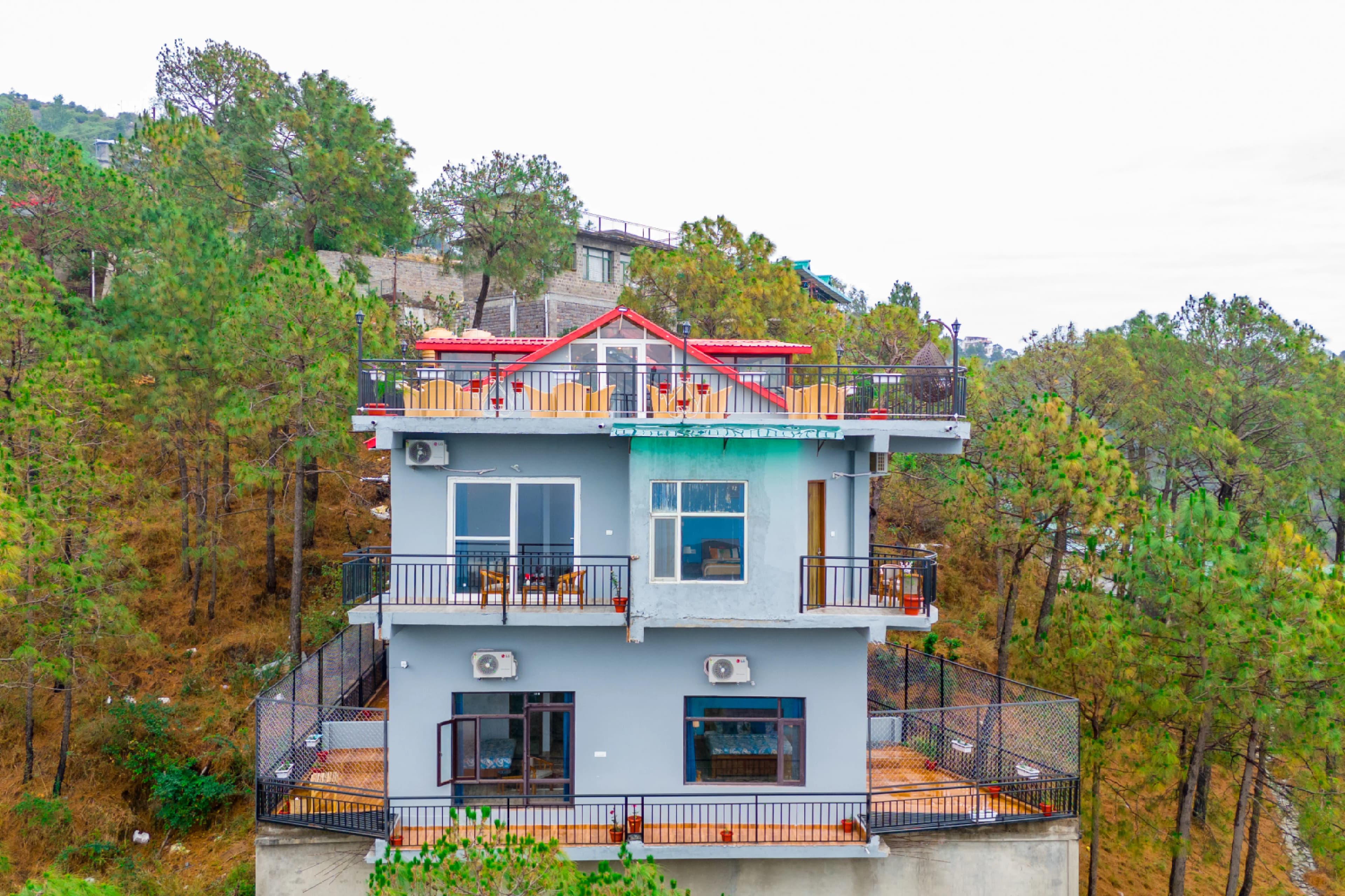 Archee’s Villa | Pet-friendly 6-BHK property with gaming zone, attic, open dining and 360° mountain views - Image 40