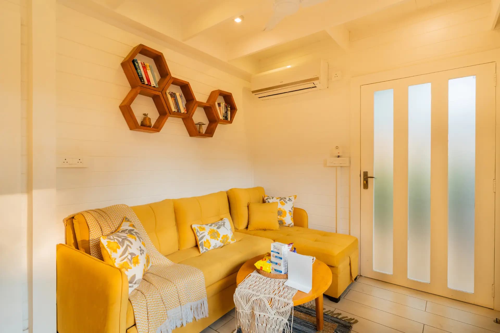 House of Neptune | 1-BHK Cottage | 10 mtrs from Ashwem Beach - Image 6