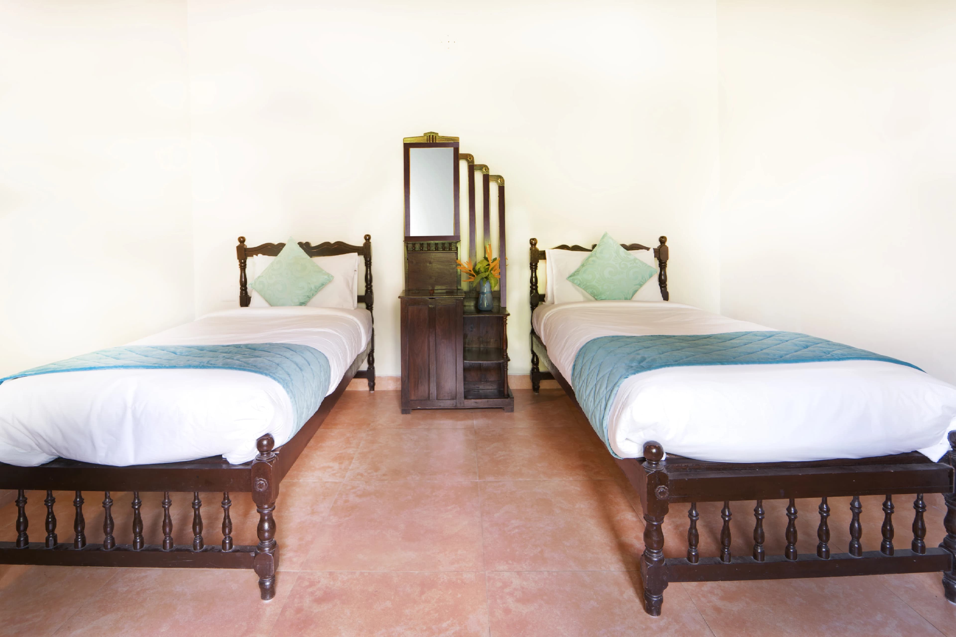 Vembanad House | Lakeside Heritage 4-Bedroom Retreat with Garden & Outdoor Sitting Area - Image 16