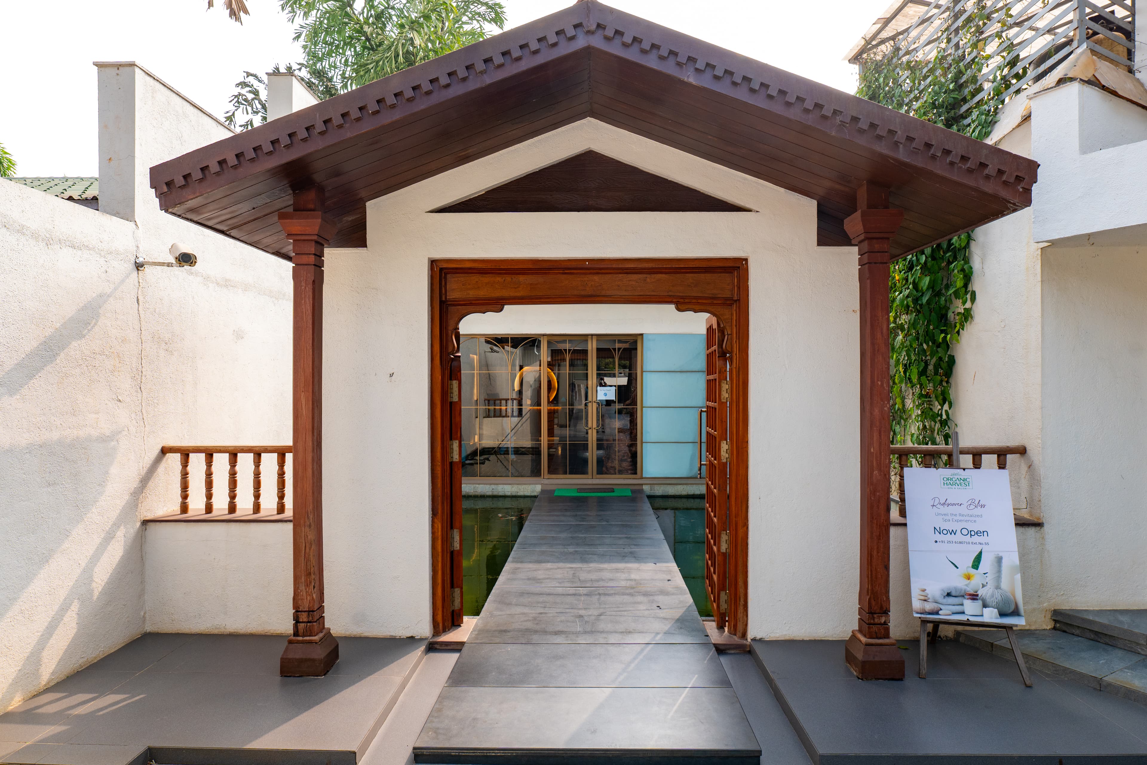 Energise Soul Retreat Premium Room | Pet Friendly 1-Suite With Shared Pool, Banquet Hall & Restro | 15 Mins from Trimbakeshwar Jyotirling Mandir - Image 19