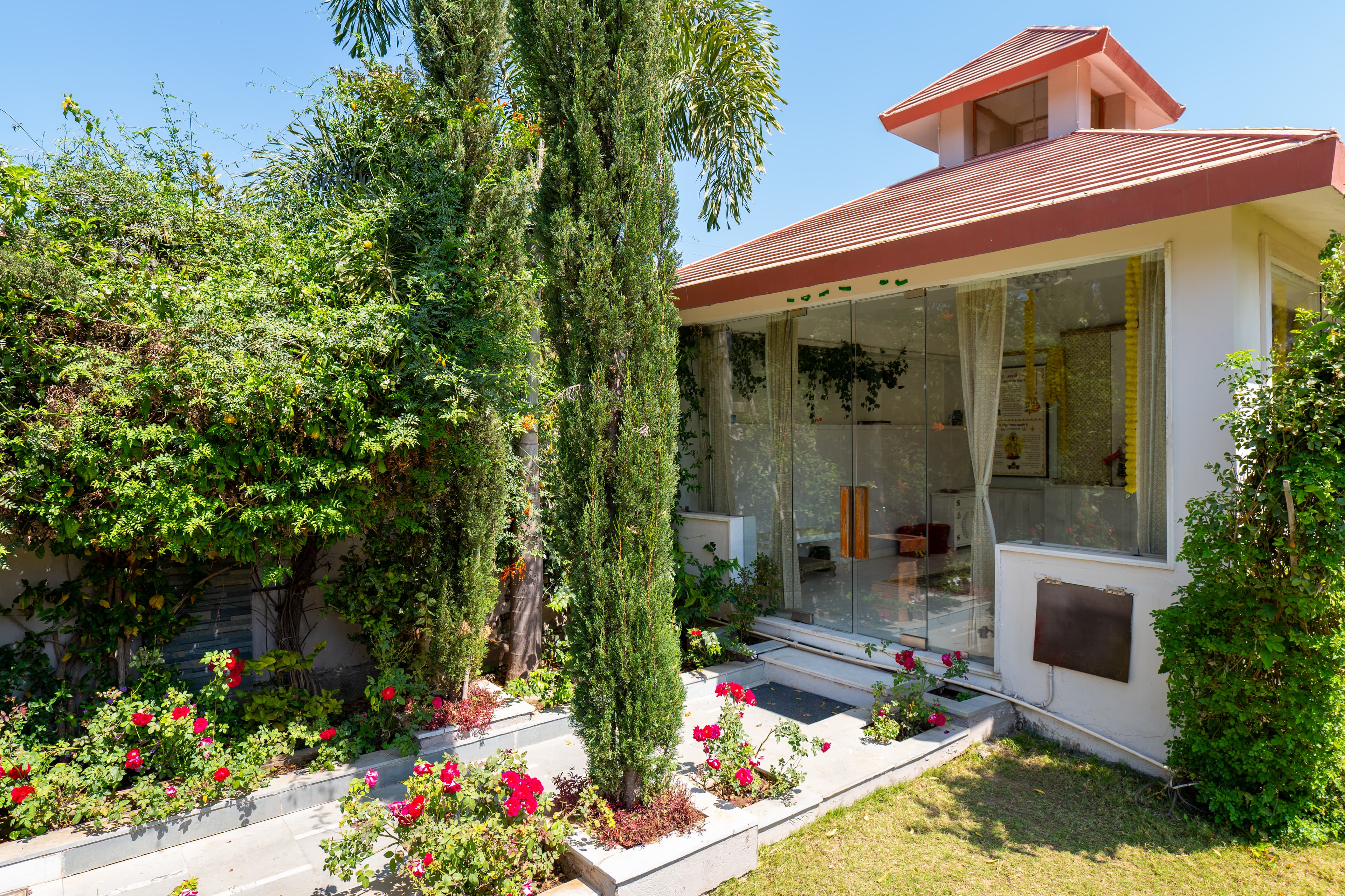 Mountain Creek Retreat | Pet-friendly 7-BHK With Pool, Gazebo, Lounge Area, Game & Gym zone | Near Fatehsagar Lake - Image 3