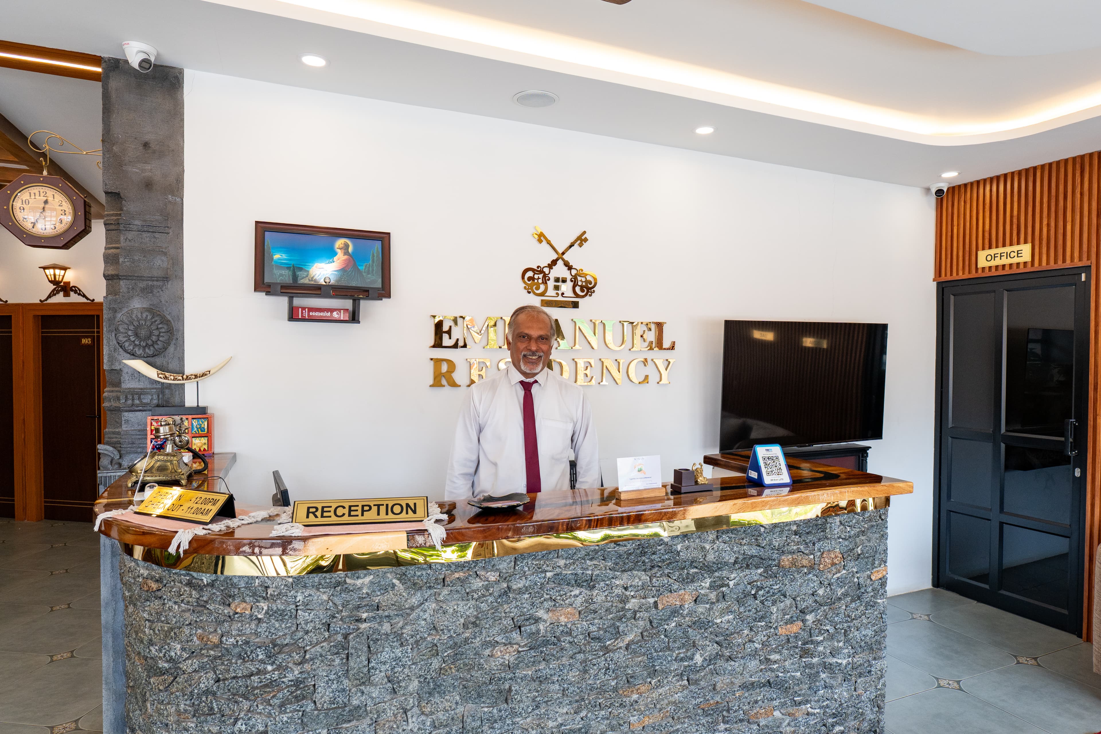 Emmanuel Residency | Deluxe Stay, Close to Metro Station, Lulu Mall & Marine Drive, Kochi - Image 13