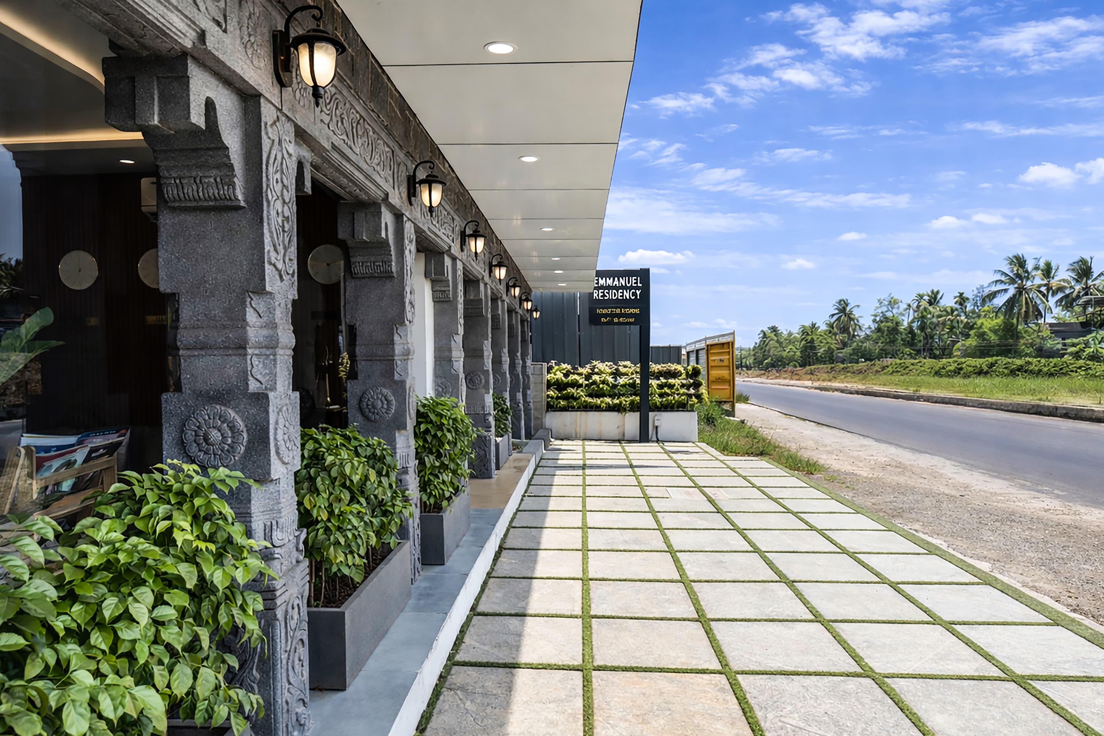 Emmanuel Residency | Super Deluxe Stay, Close to Metro Station, Lulu Mall & Marine Drive, Kochi - Image 3