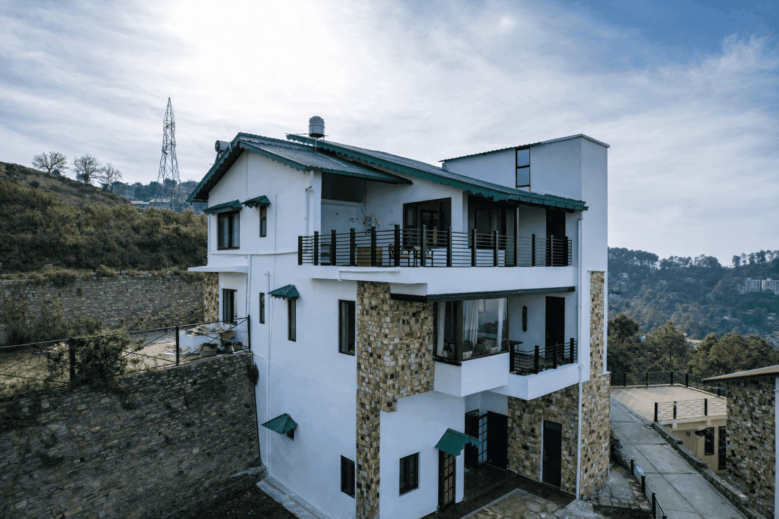 SnowPeak Villa | 3-BHK Pet-friendly Hideaway with Sit-Outs & Glass Patio, Garden &Hill Views - Image 42