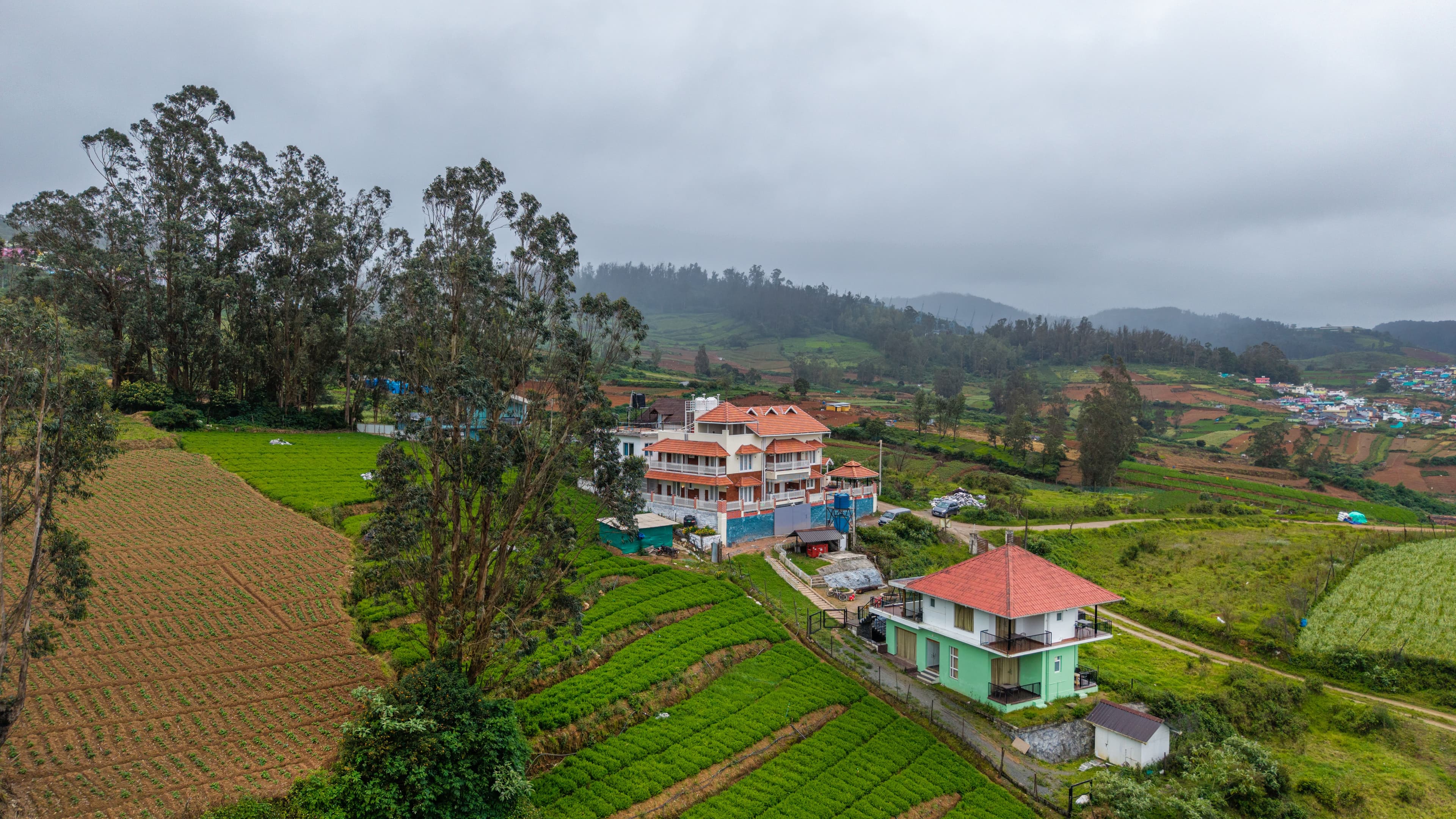 Mihirika’s Nirvana | 5-BHK With Garden, Gazebo, Bonfire Pit & Scenic Views; Near Karnataka Garden - Image 4