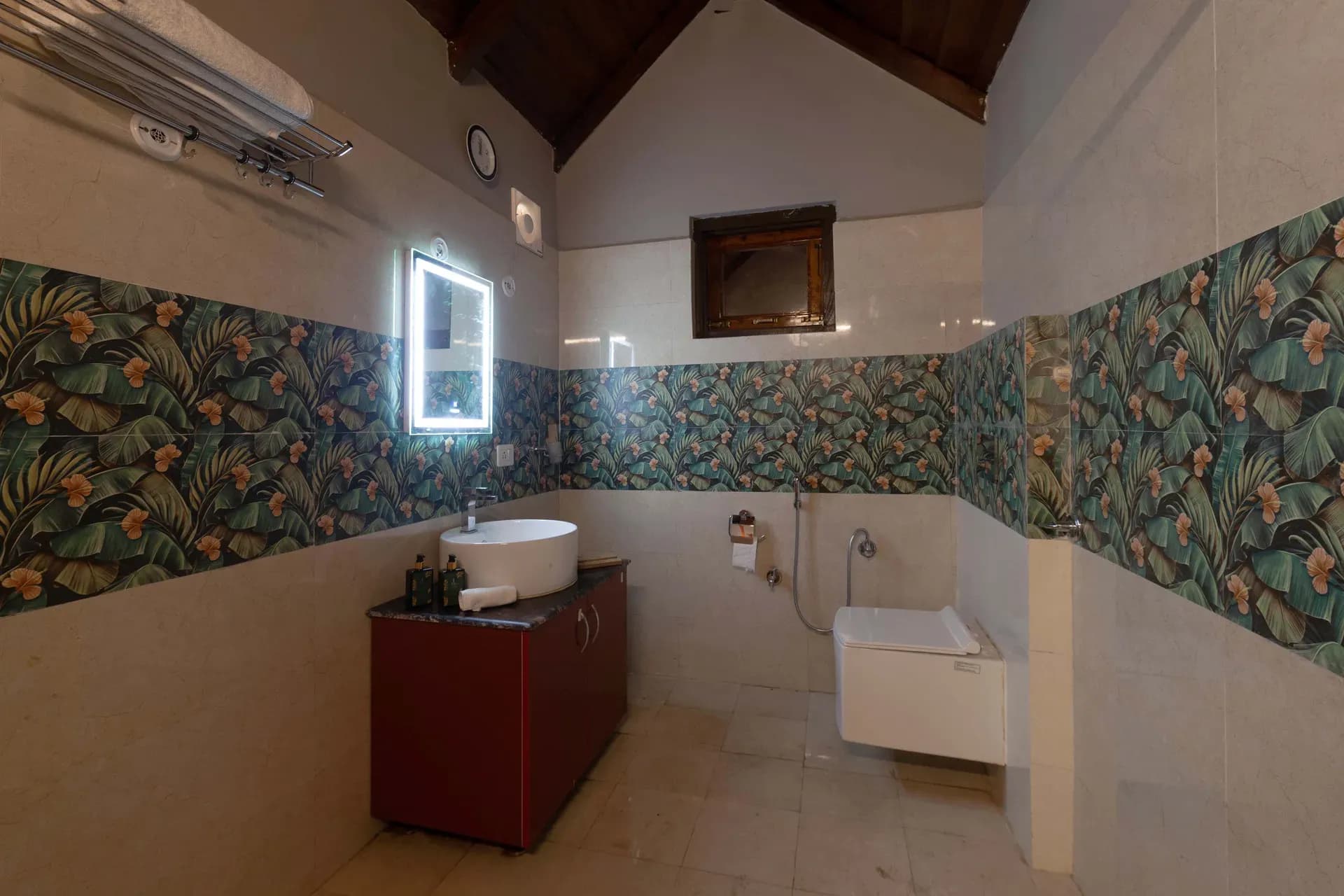 Amara Dawn | 4-BHK | Near Nainital Lake | Hill Views | Pet friendly  - Image 8