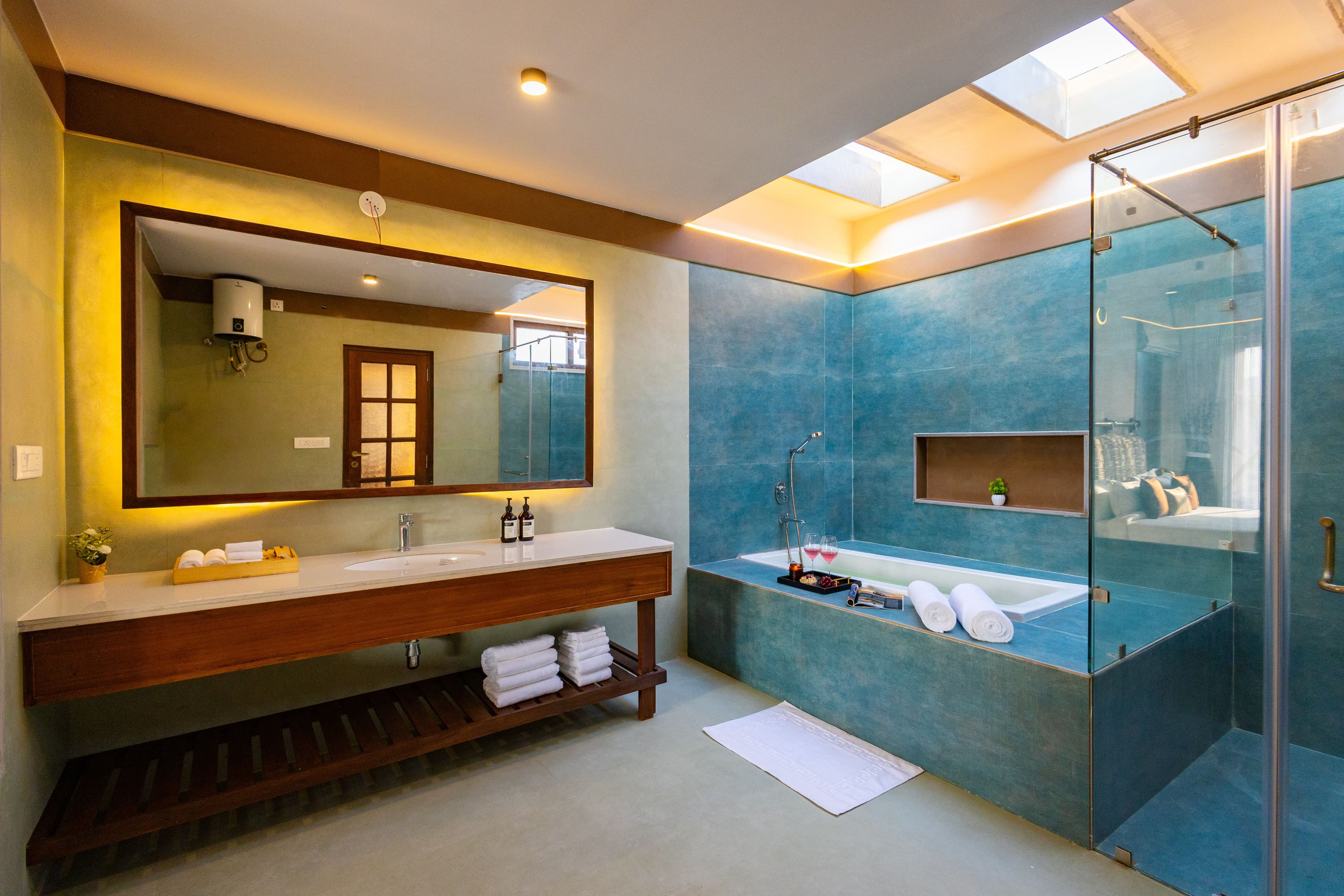 Still River Suites | 1-Room Retreat With a Bathtub, Shared Pool, Garden, Gym, Coffee House, Restro & Scenic Aravali Views - Image 20