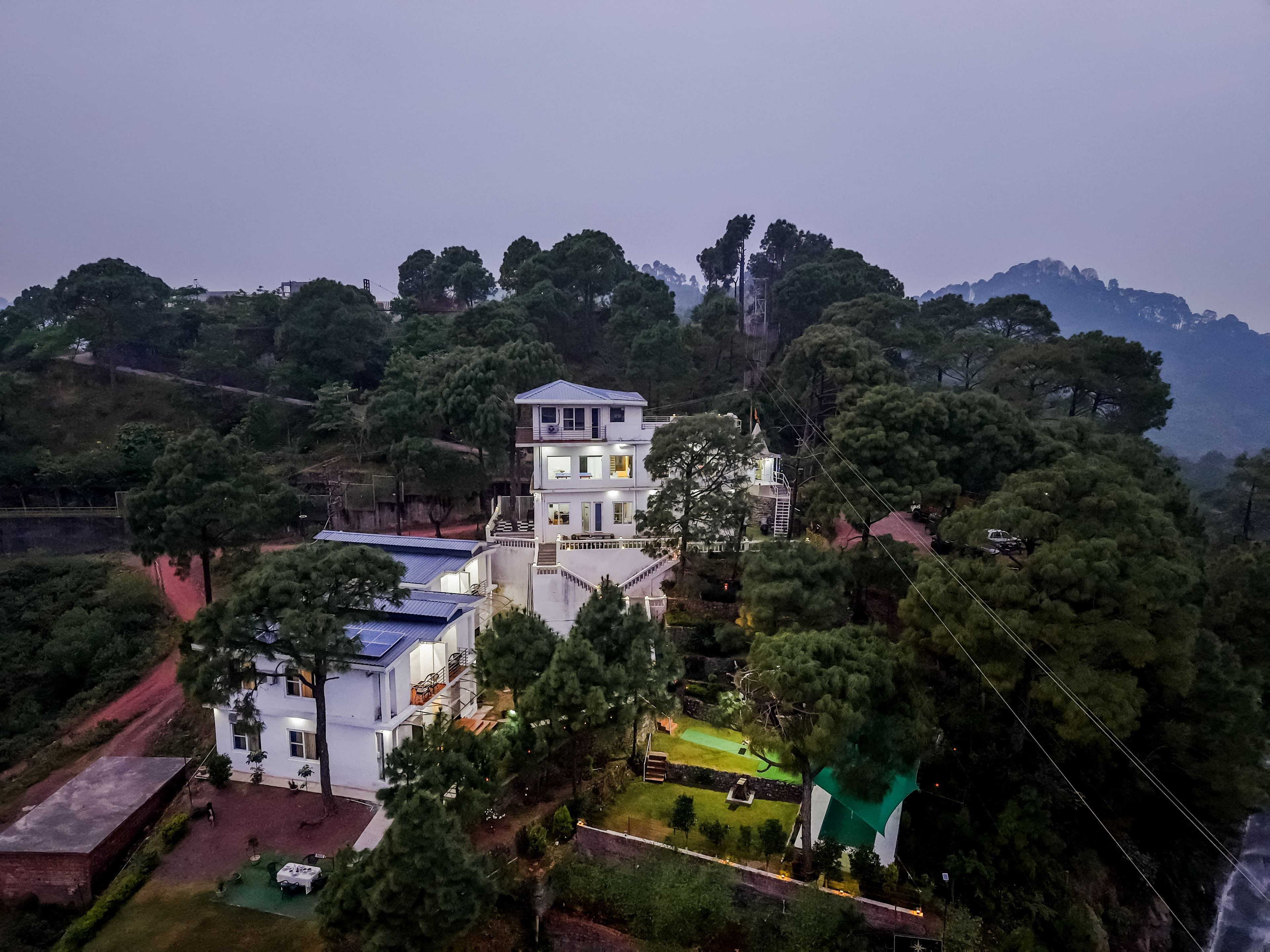Stars and WindSongs Peaks | Garden Suite with Shared Pool, Garden, Game Zone, Restaurant, & Views | Pet-friendly - Image 45