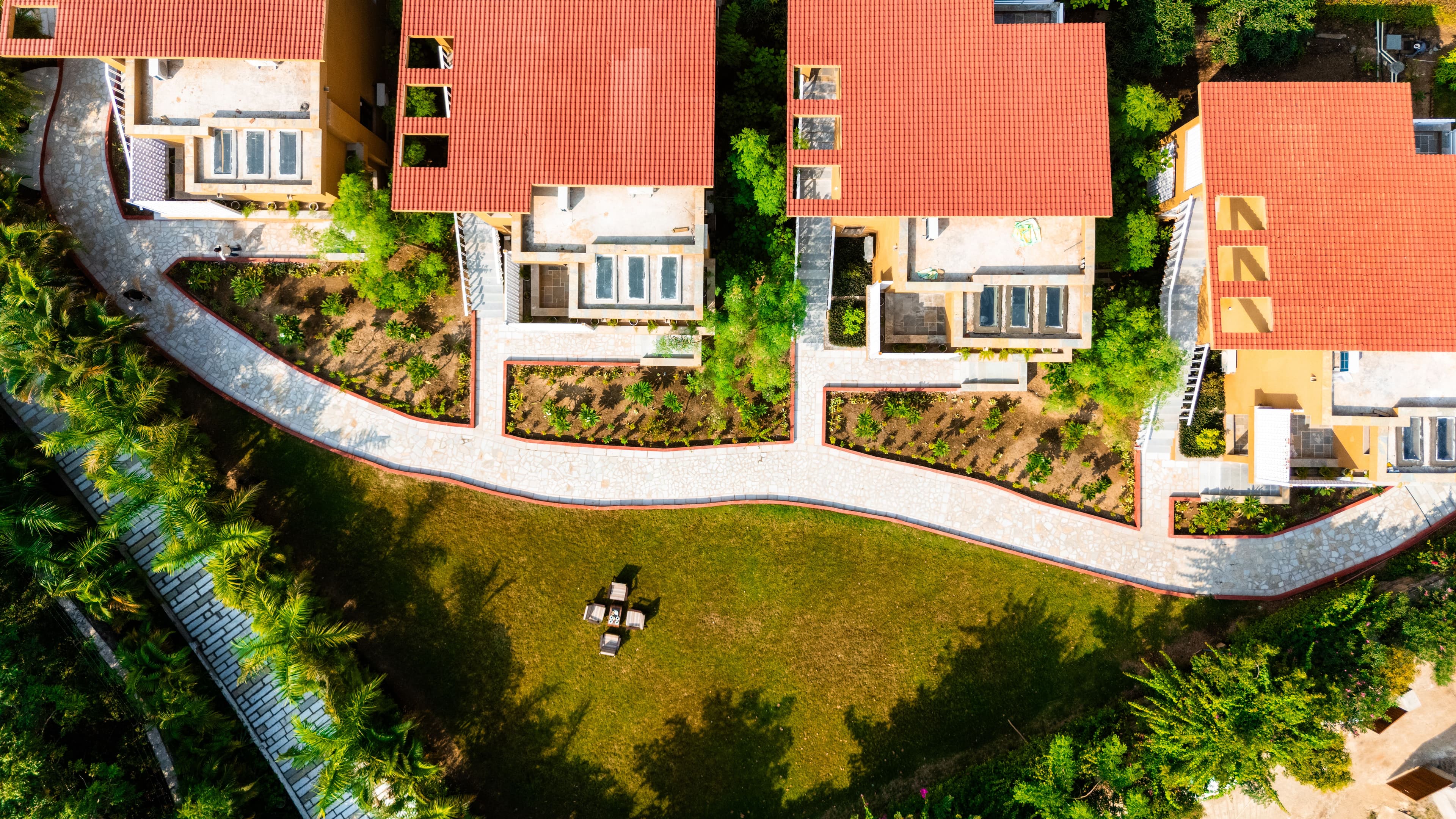 Still River Suites | 1-Room Retreat With a Bathtub, Shared Pool, Garden, Gym, Coffee House, Restro & Scenic Aravali Views - Image 5