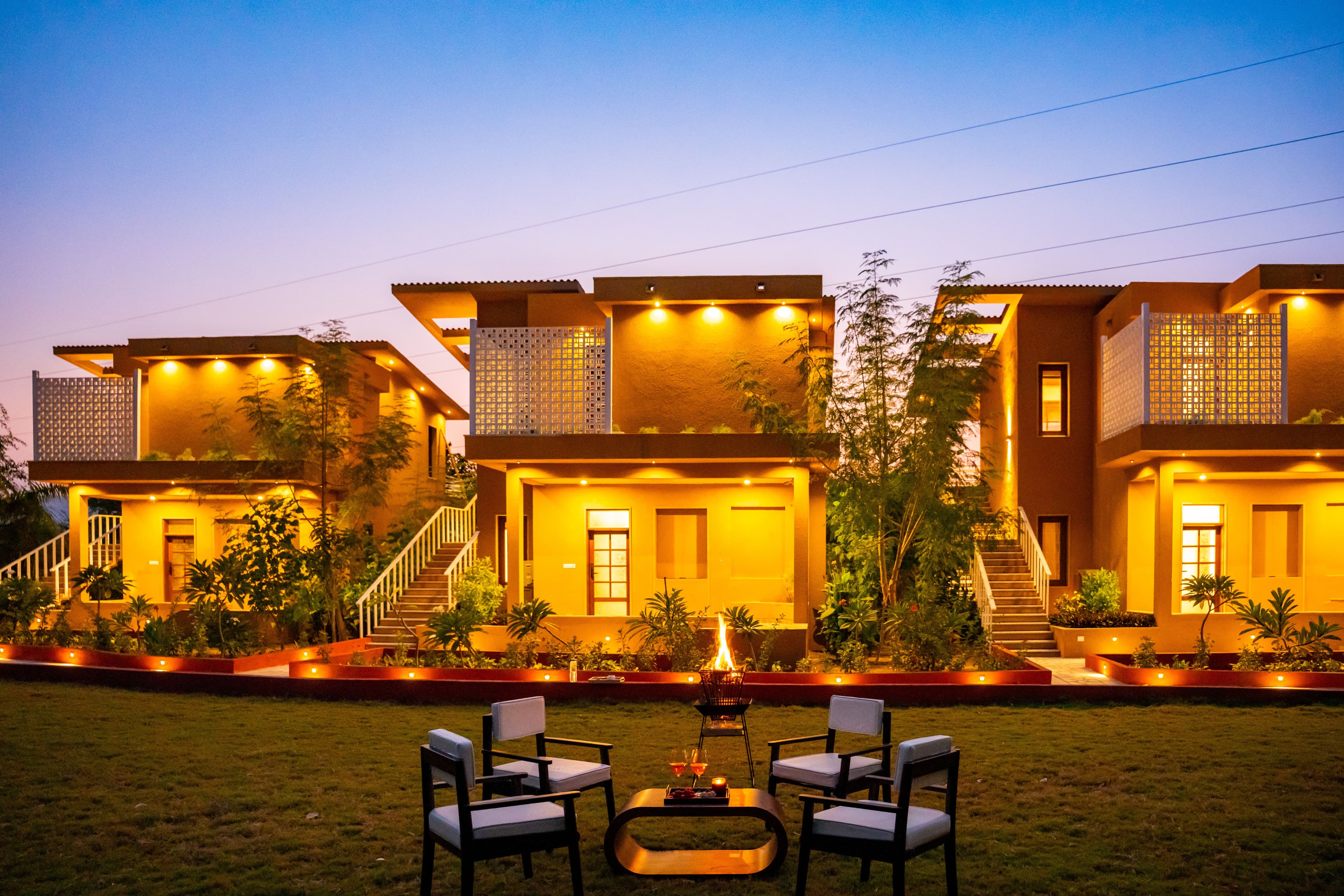 Still River Suites | 1-Room Retreat With a Bathtub, Shared Pool, Garden, Gym, Coffee House, Restro & Scenic Aravali Views - Image 1