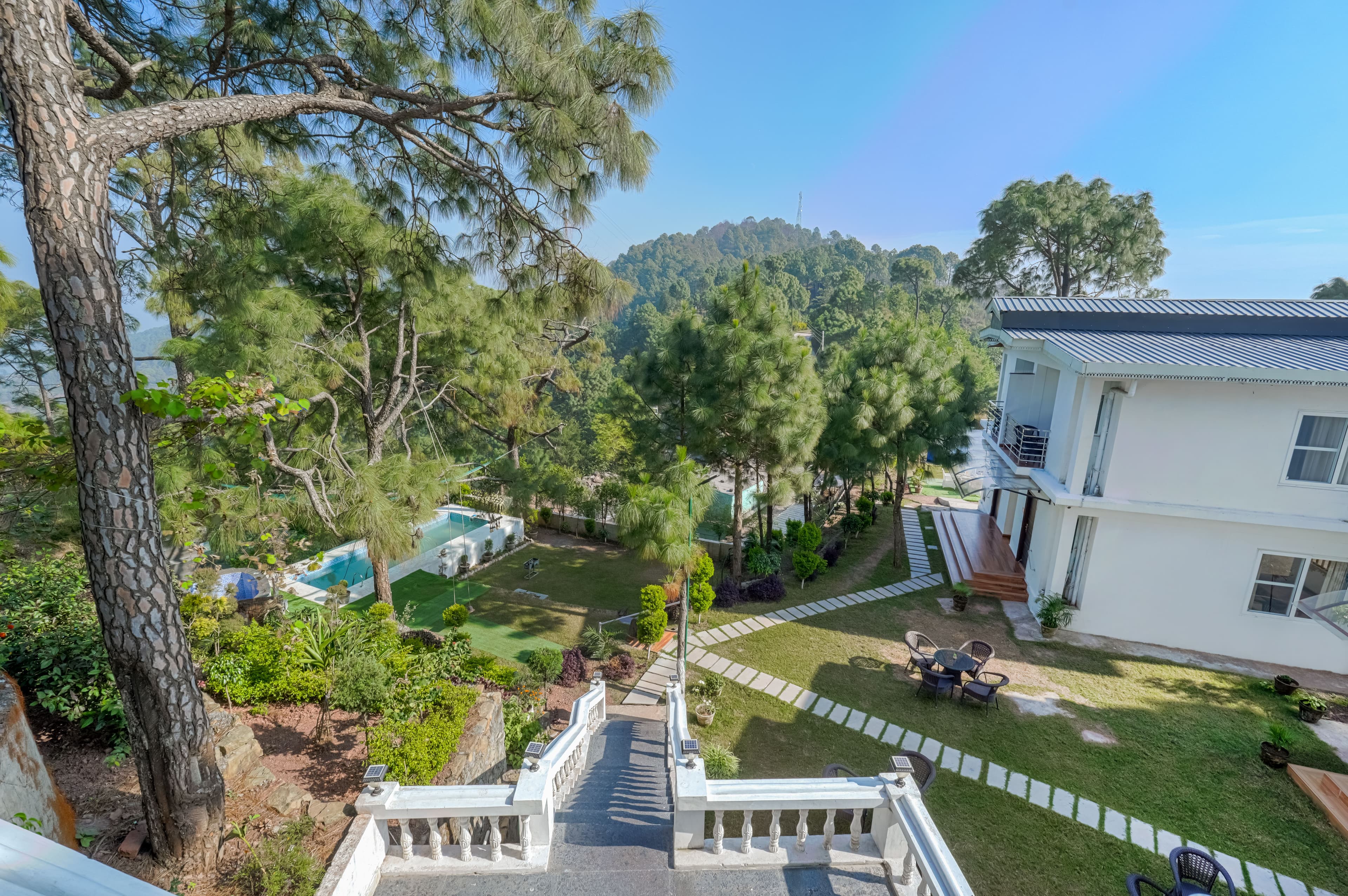 Stars and WindSongs Peaks | Garden Suite with Shared Pool, Garden, Game Zone, Restaurant, & Views | Pet-friendly - Image 7