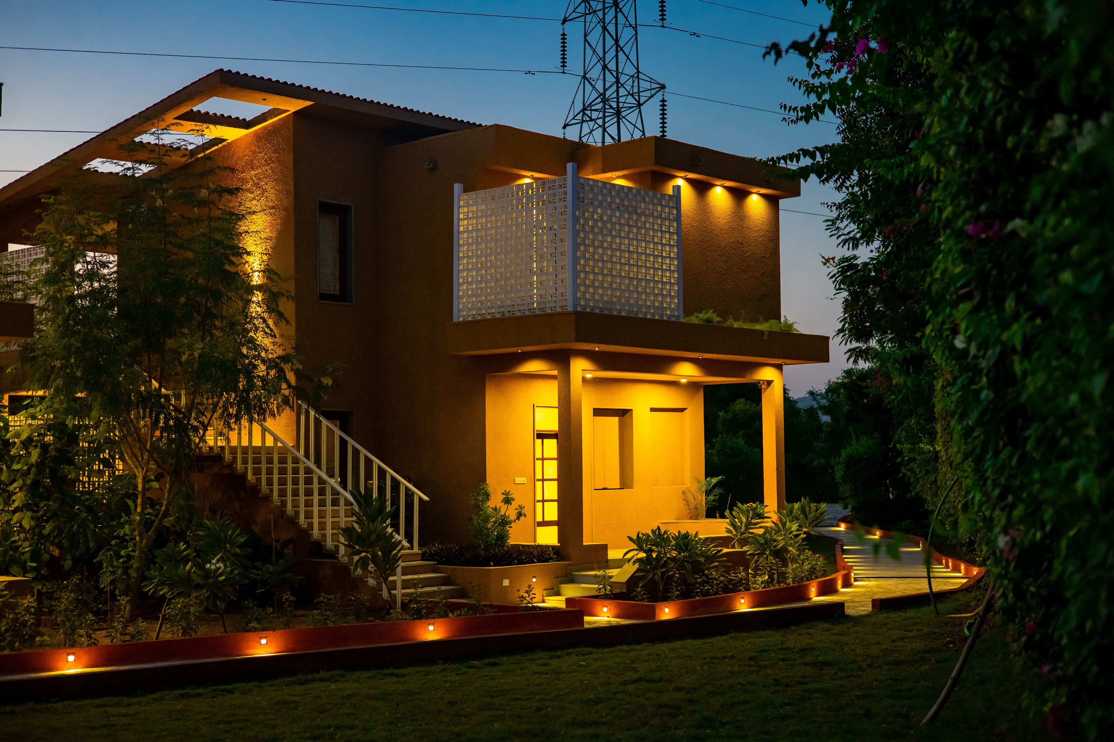 Still River Suites | 1-Room Retreat With a Bathtub, Shared Pool, Garden, Gym, Coffee House, Restro & Scenic Aravali Views - Image 29