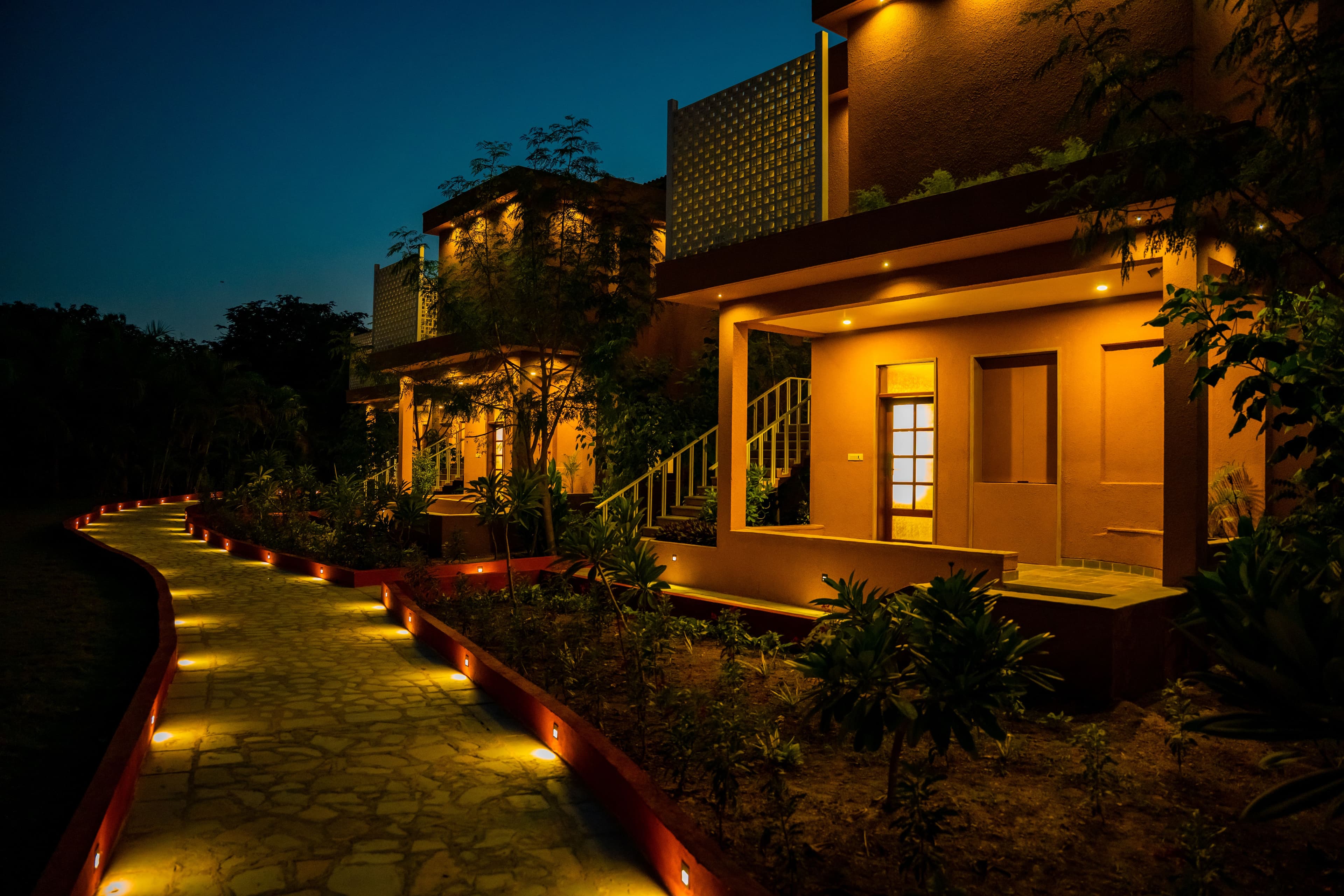 Still River Suites | 1-Room Retreat With a Bathtub, Shared Pool, Garden, Gym, Coffee House, Restro & Scenic Aravali Views - Image 34
