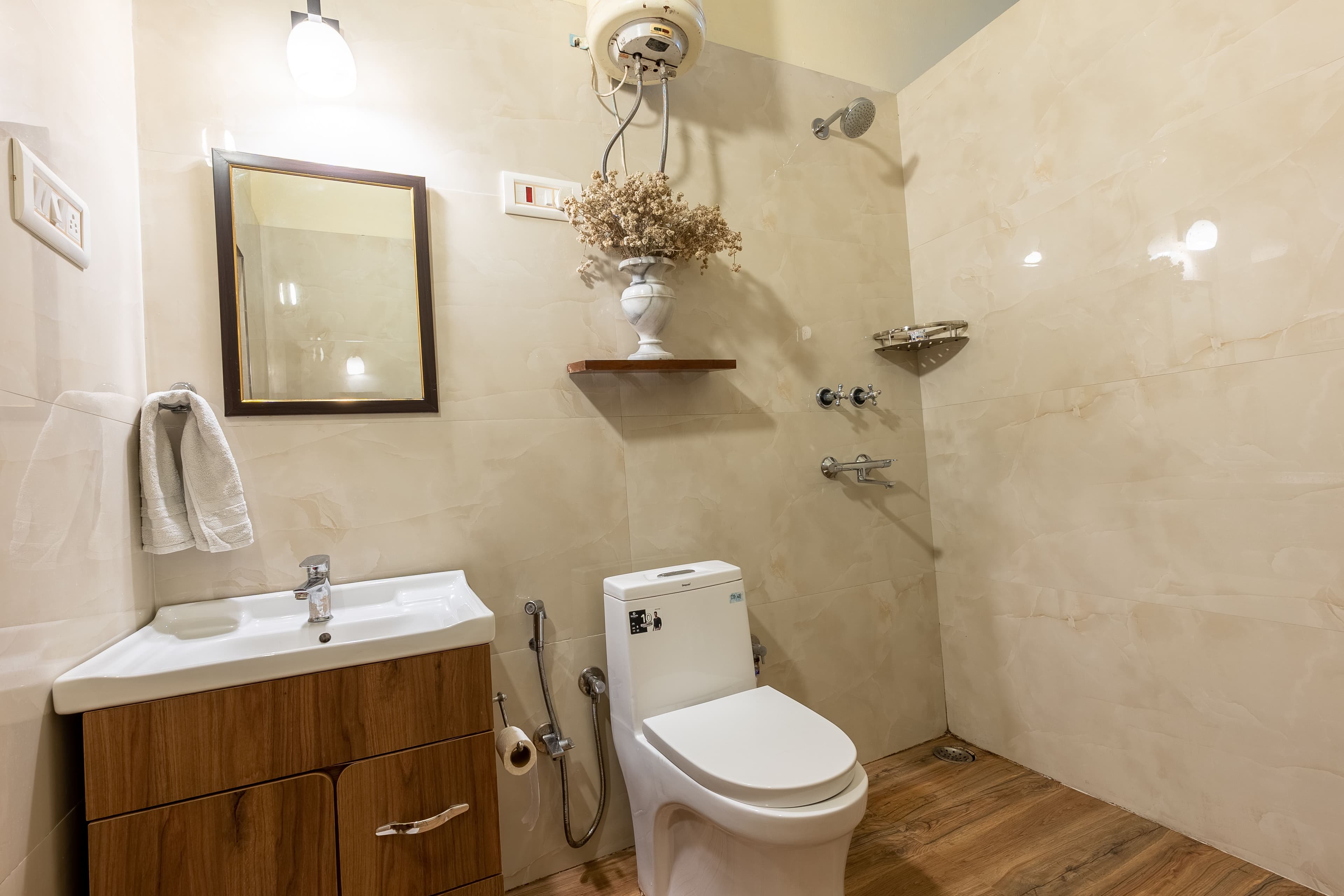 The Hive Cottage Kipling | Serene Hillside Resort With Restaurant, & Outdoor Seating | Ample Parking - Image 14