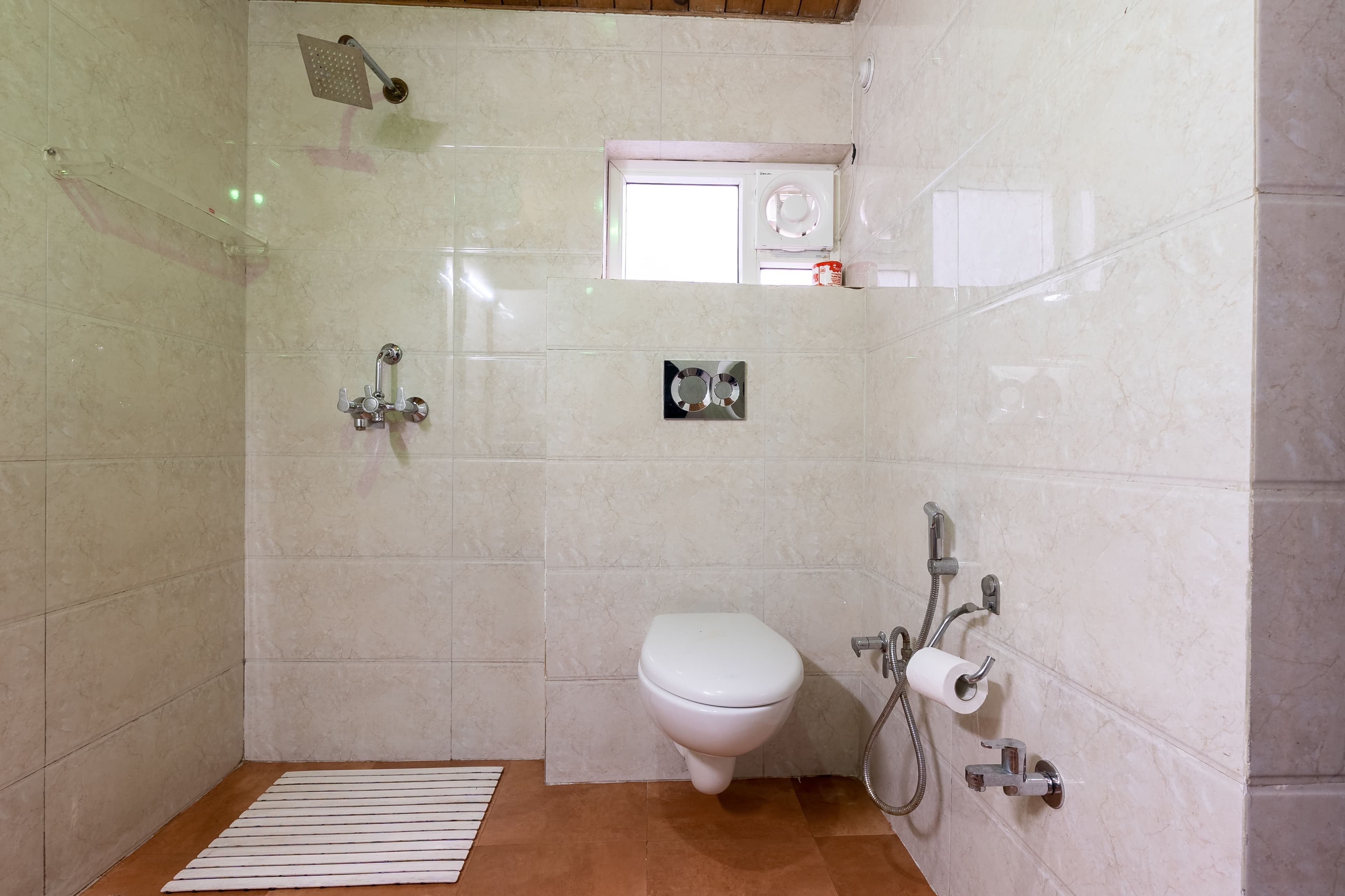The Hive Cottage Corbett | 2 Room Suite In a Hillside Resort With Restaurant & Outdoor Seating | Ample Parking  - Image 14