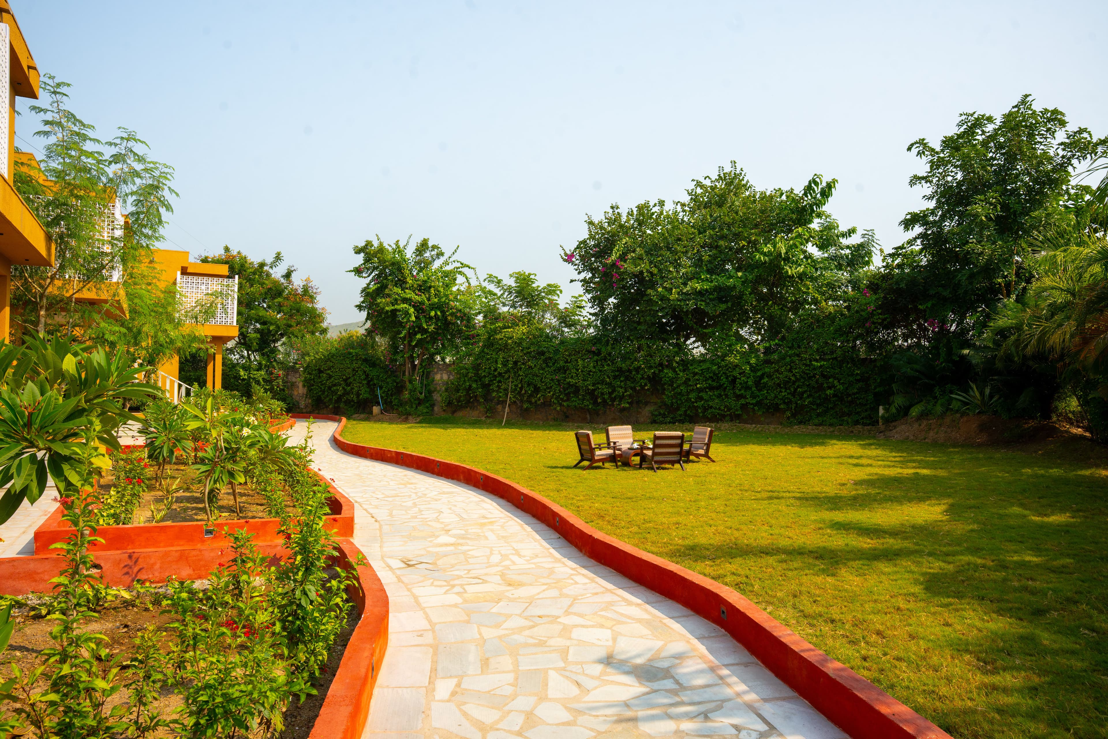 Still River Suites | 1-Room Retreat With a Bathtub, Shared Pool, Garden, Gym, Coffee House, Restro & Scenic Aravali Views - Image 35